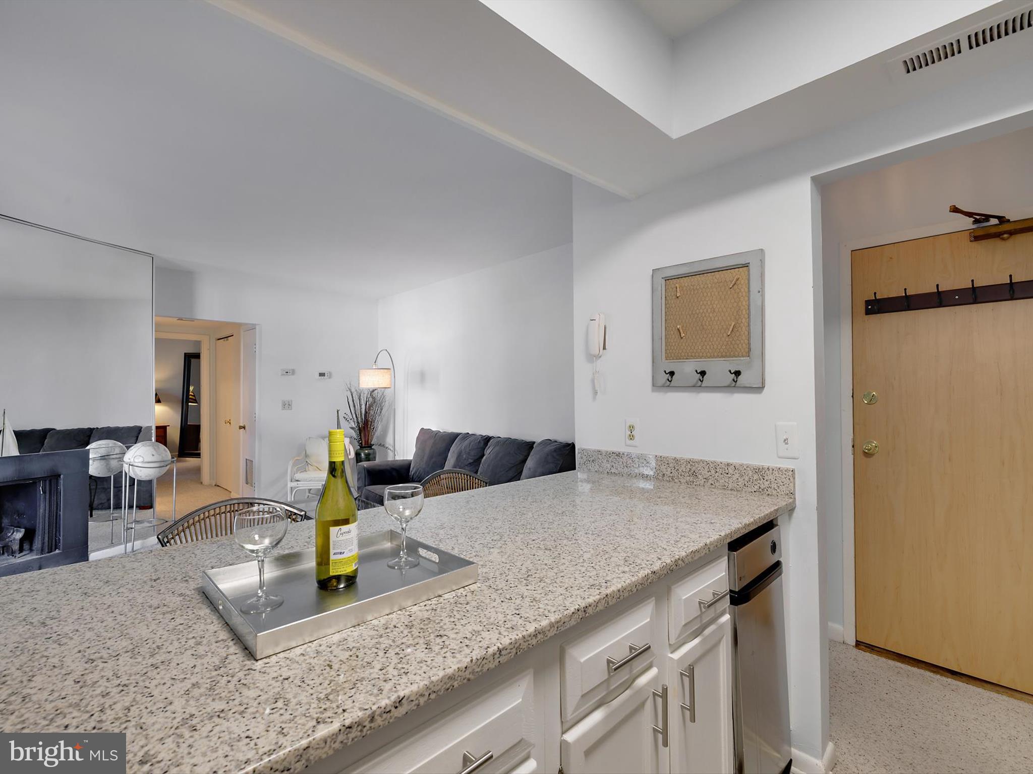 THE YACHT CLUB CONDOMINIUMS - Residential