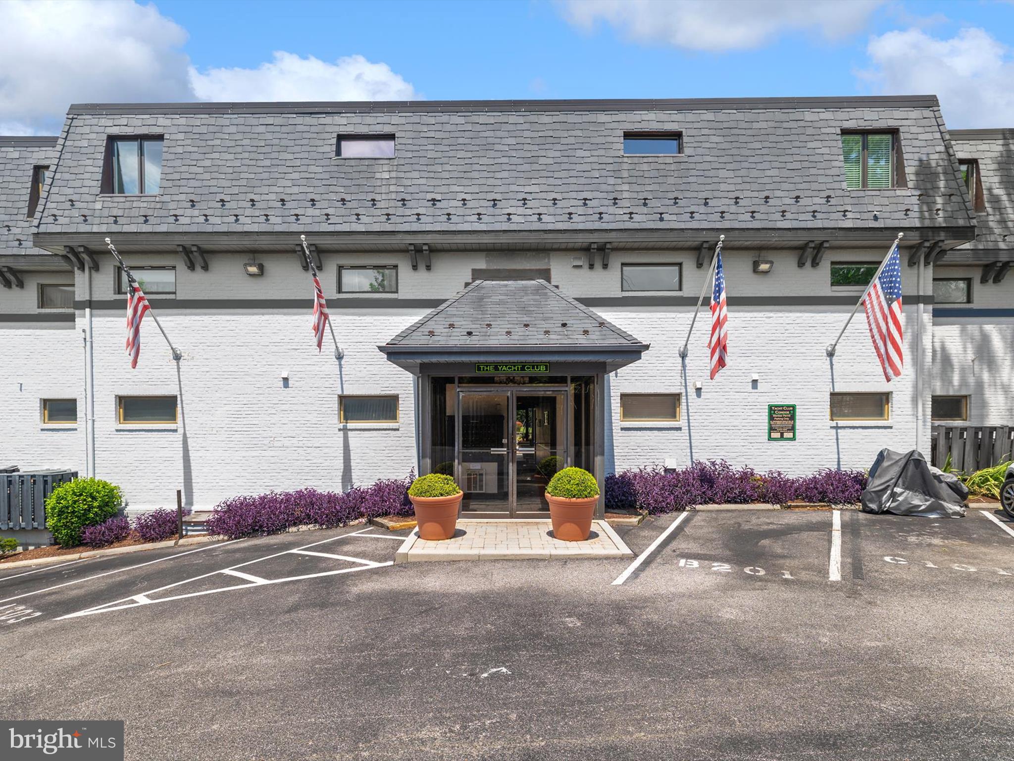 THE YACHT CLUB CONDOMINIUMS - Residential