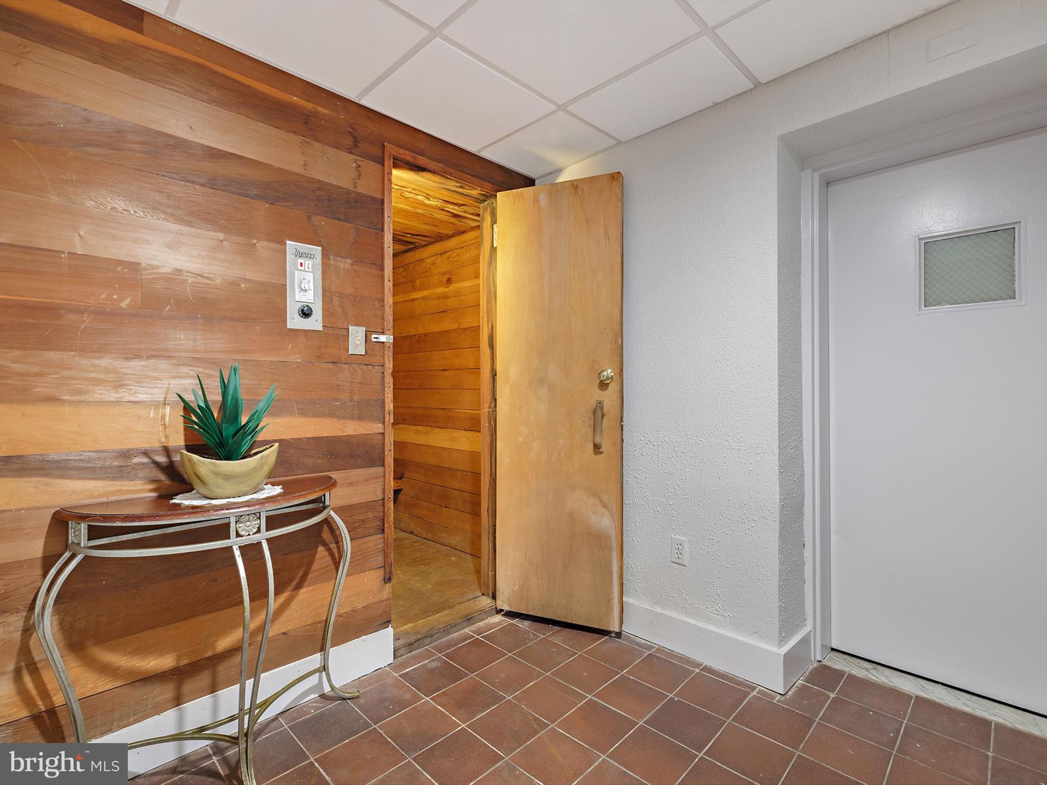THE YACHT CLUB CONDOMINIUMS - Residential