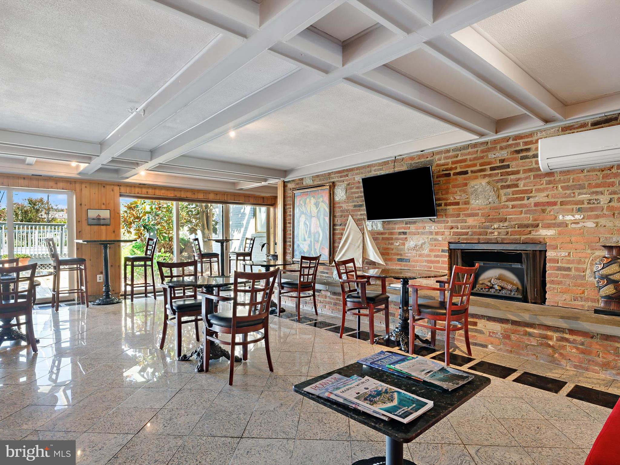 THE YACHT CLUB CONDOMINIUMS - Residential