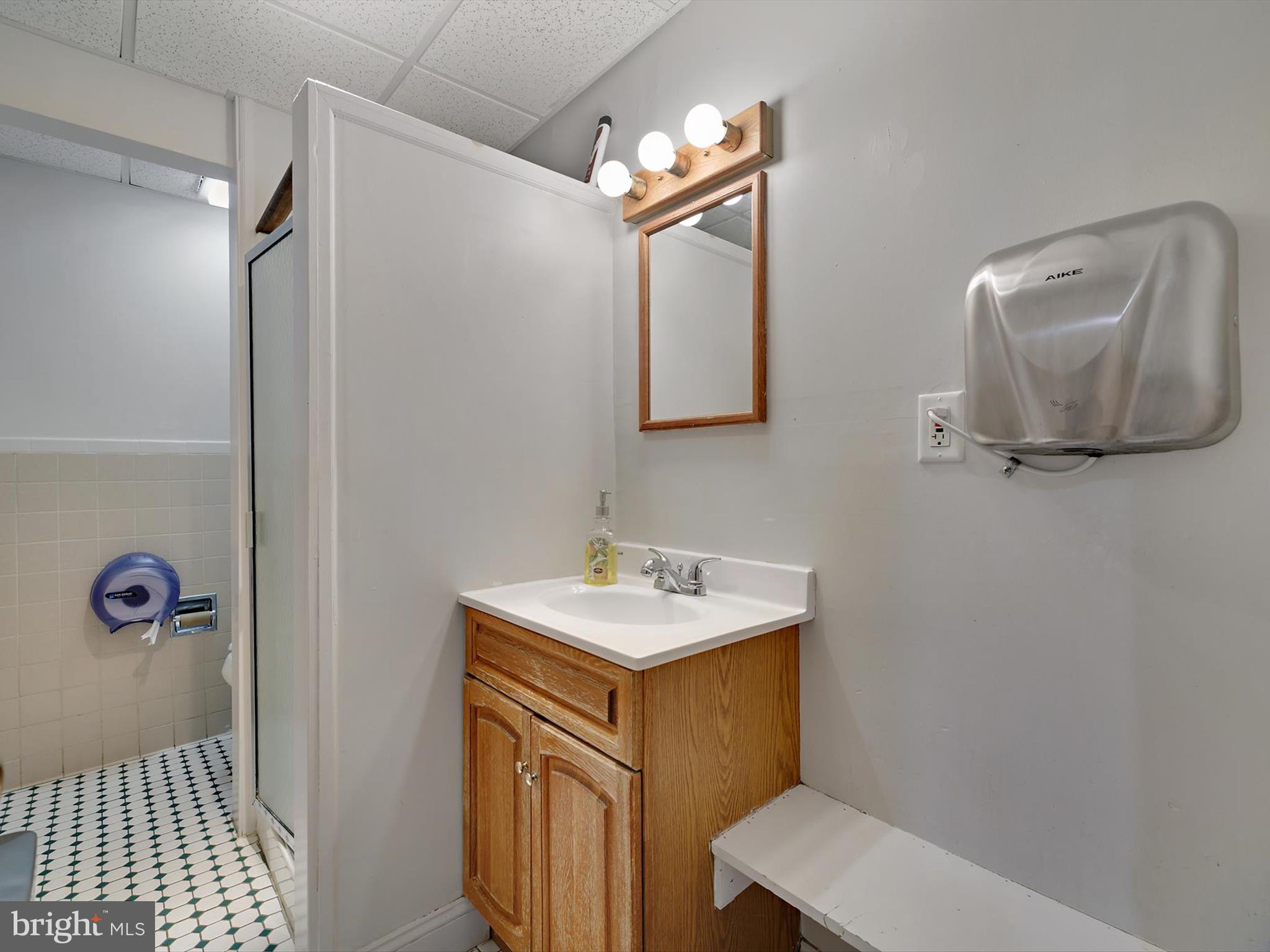 THE YACHT CLUB CONDOMINIUMS - Residential