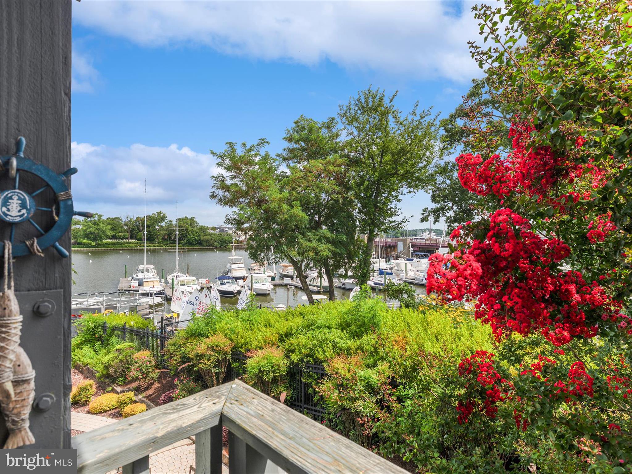 THE YACHT CLUB CONDOMINIUMS - Residential