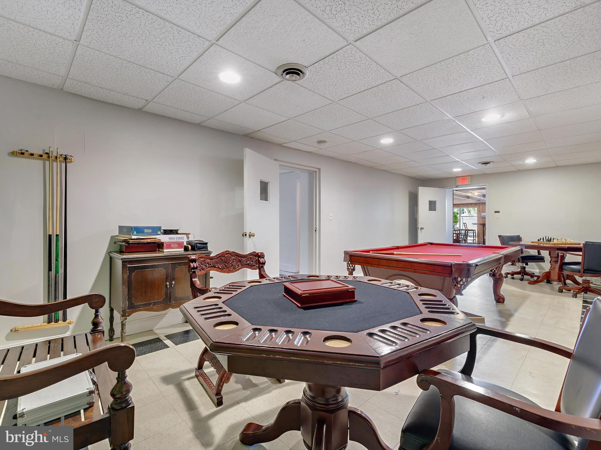THE YACHT CLUB CONDOMINIUMS - Residential