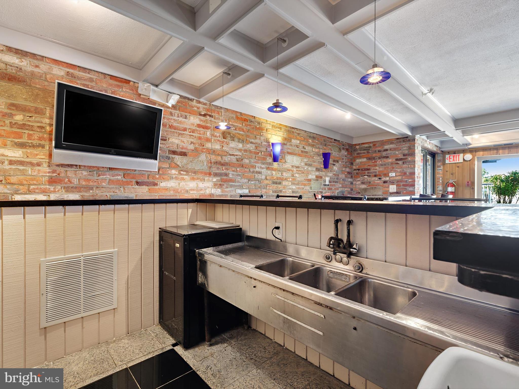 THE YACHT CLUB CONDOMINIUMS - Residential