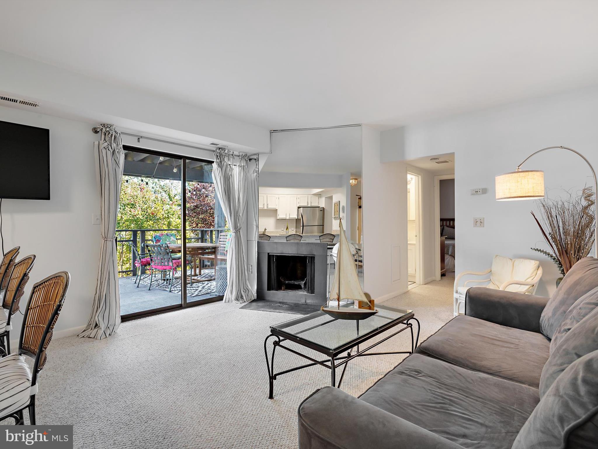 THE YACHT CLUB CONDOMINIUMS - Residential