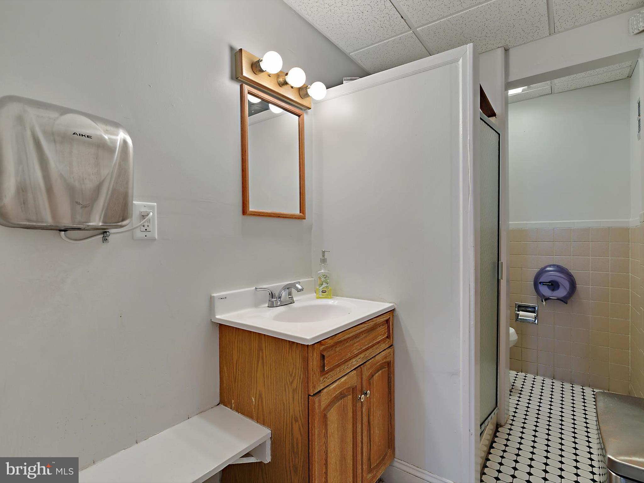 THE YACHT CLUB CONDOMINIUMS - Residential