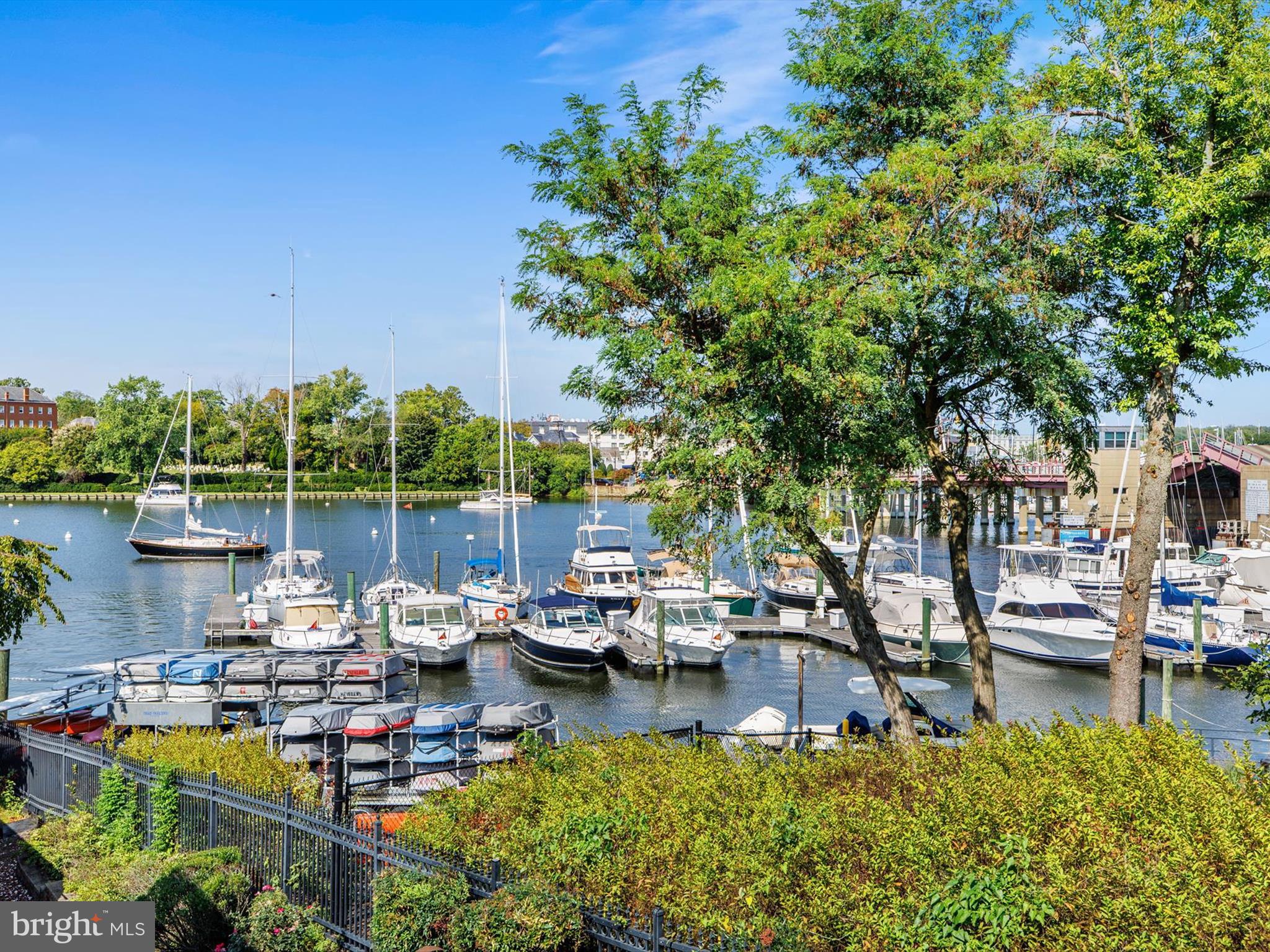 THE YACHT CLUB CONDOMINIUMS - Residential