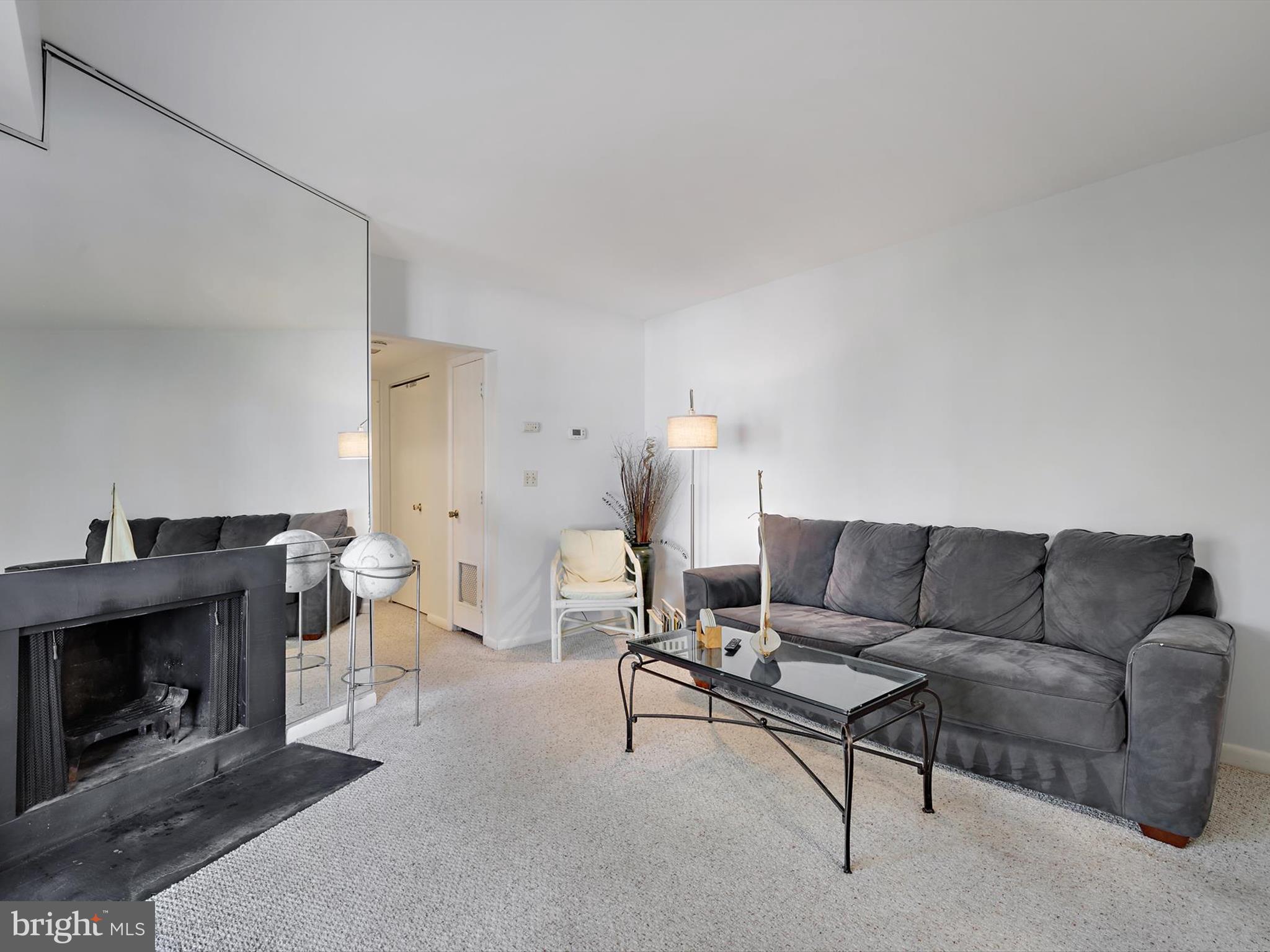 THE YACHT CLUB CONDOMINIUMS - Residential