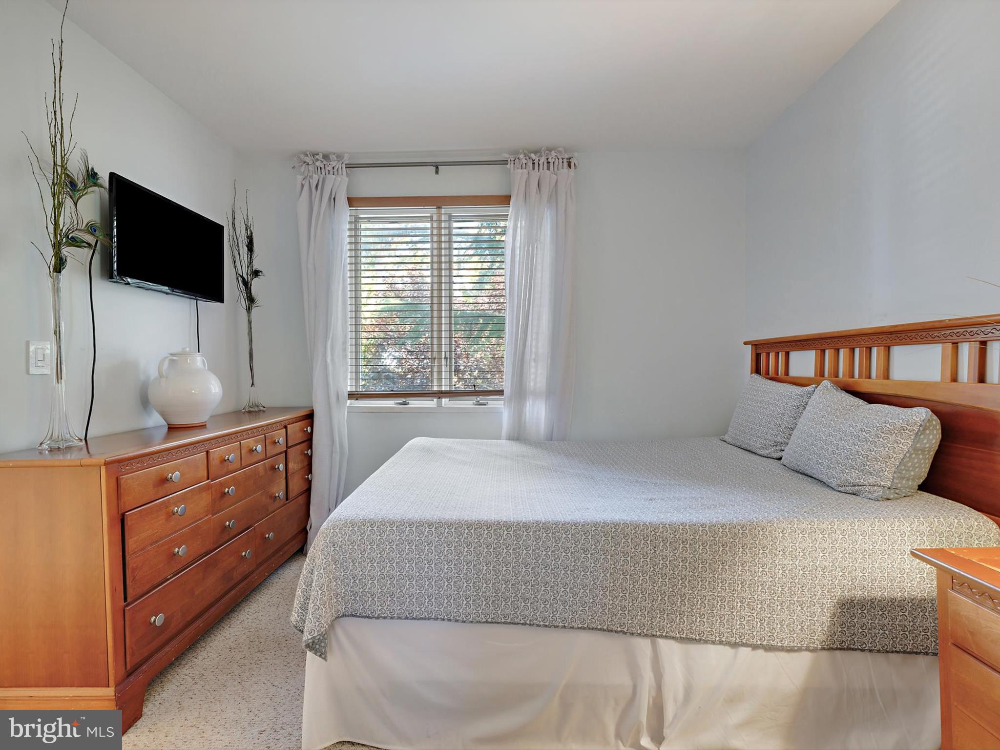 THE YACHT CLUB CONDOMINIUMS - Residential