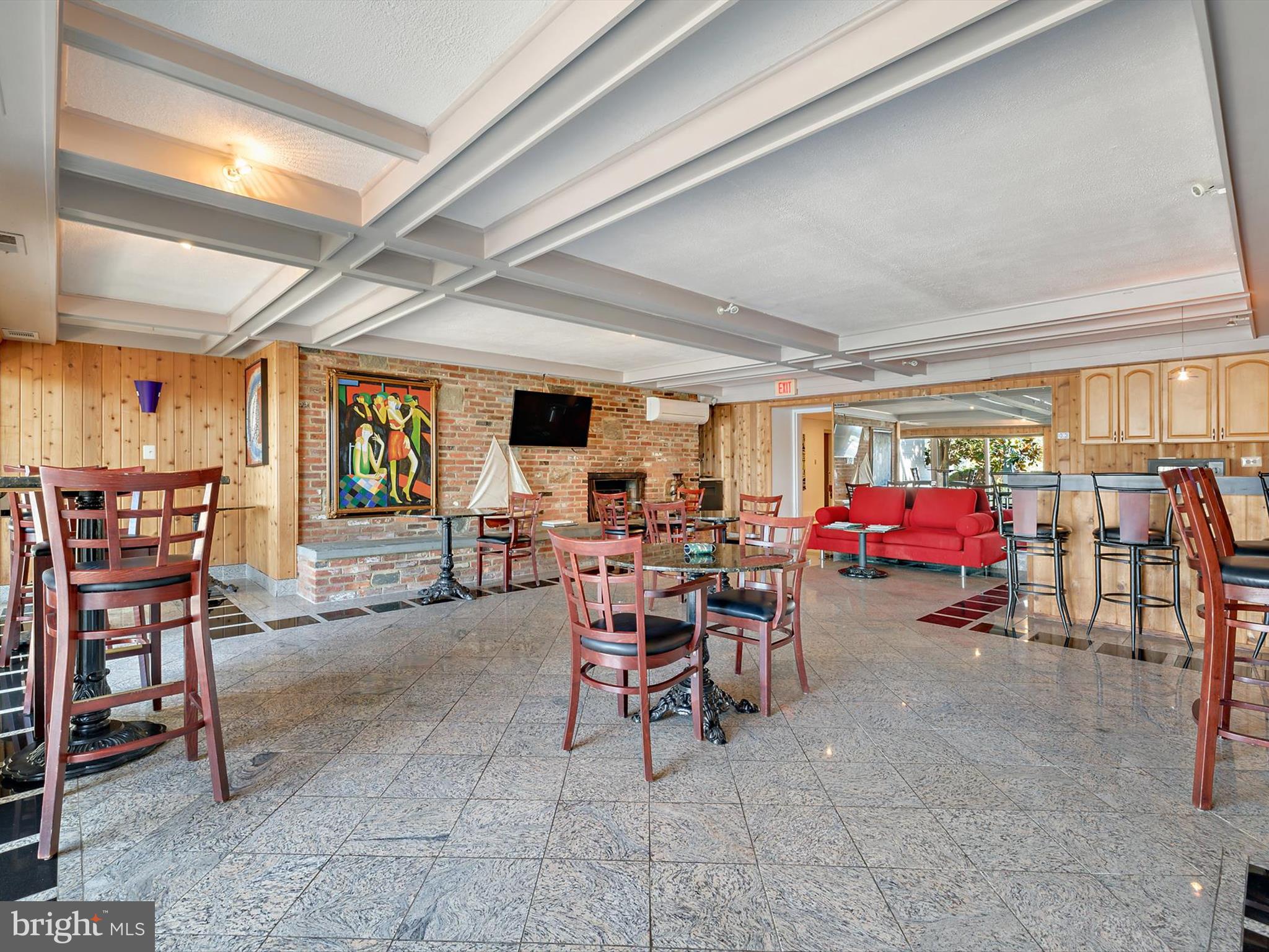 THE YACHT CLUB CONDOMINIUMS - Residential