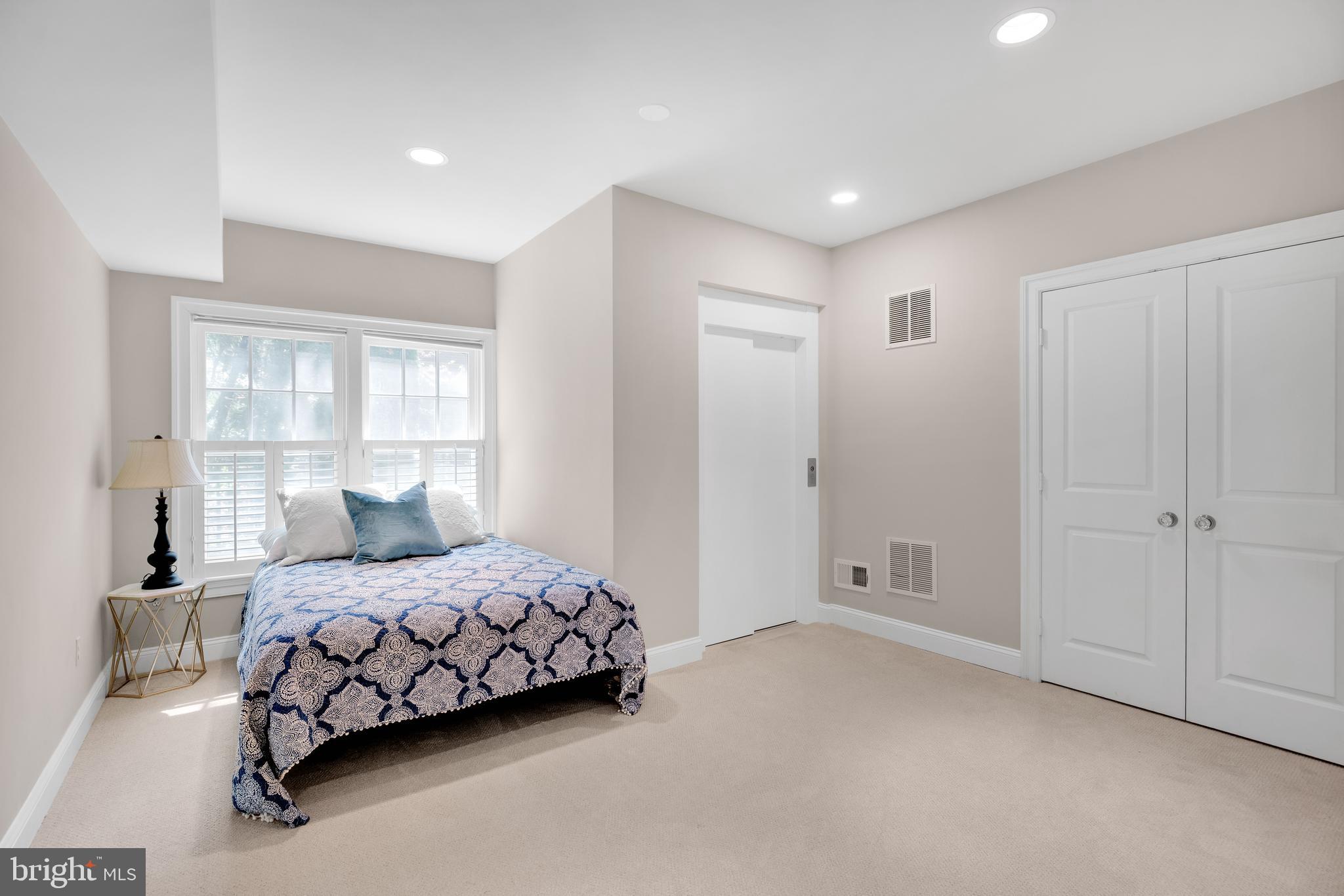 KENWOOD PARK - Residential