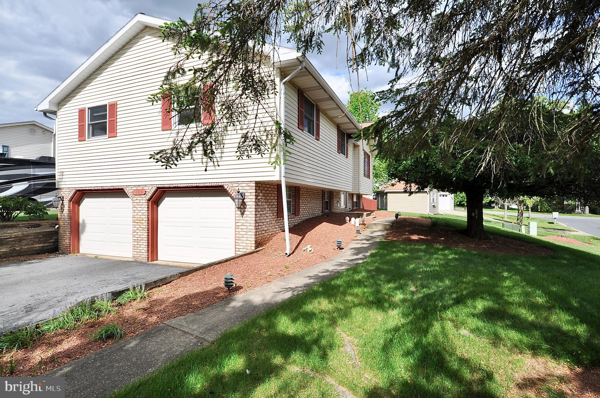 WILLOWBROOK - Residential
