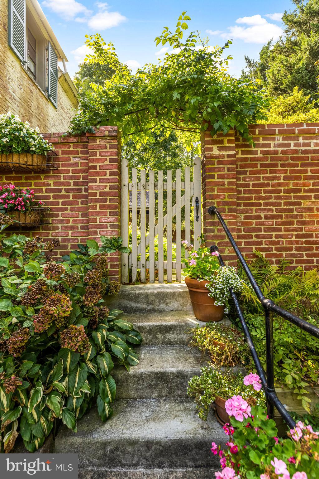 HOMELAND HISTORIC DISTRICT - Residential