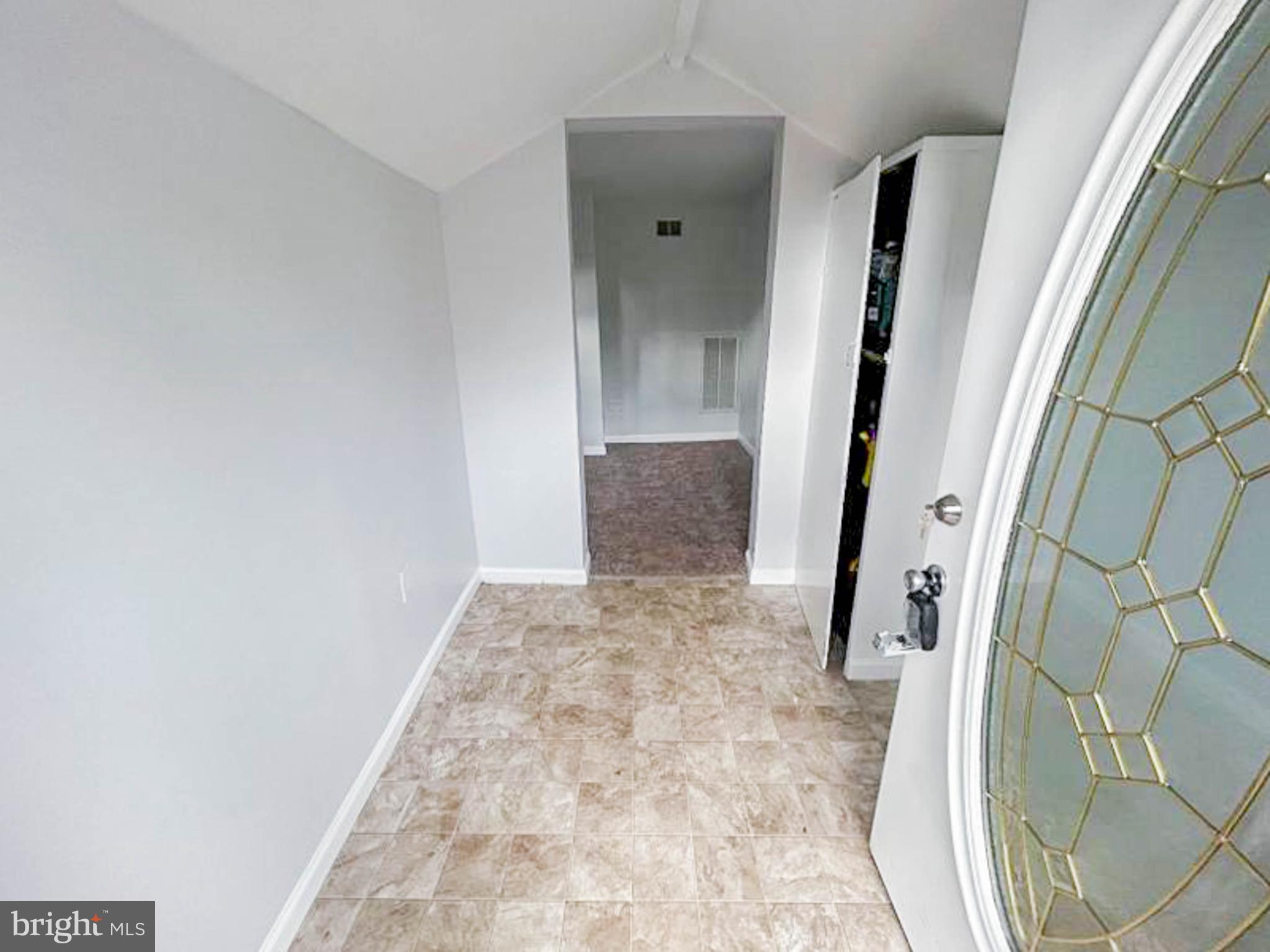 17 W BUCKINGHAM AVENUE