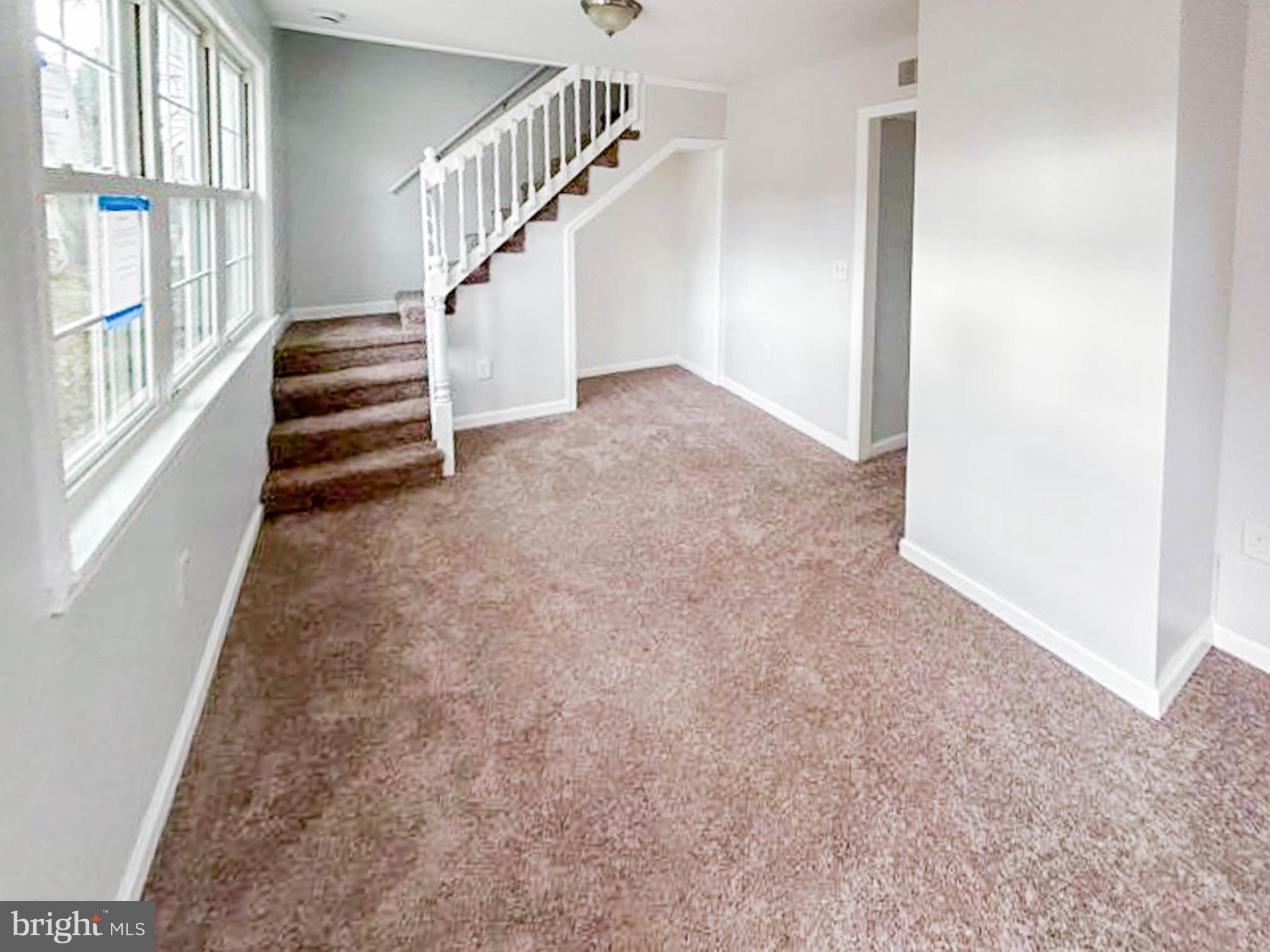 17 W BUCKINGHAM AVENUE