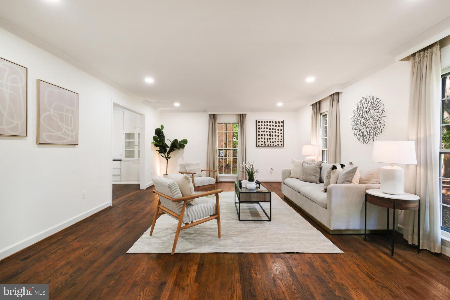 LUXMANOR - Residential