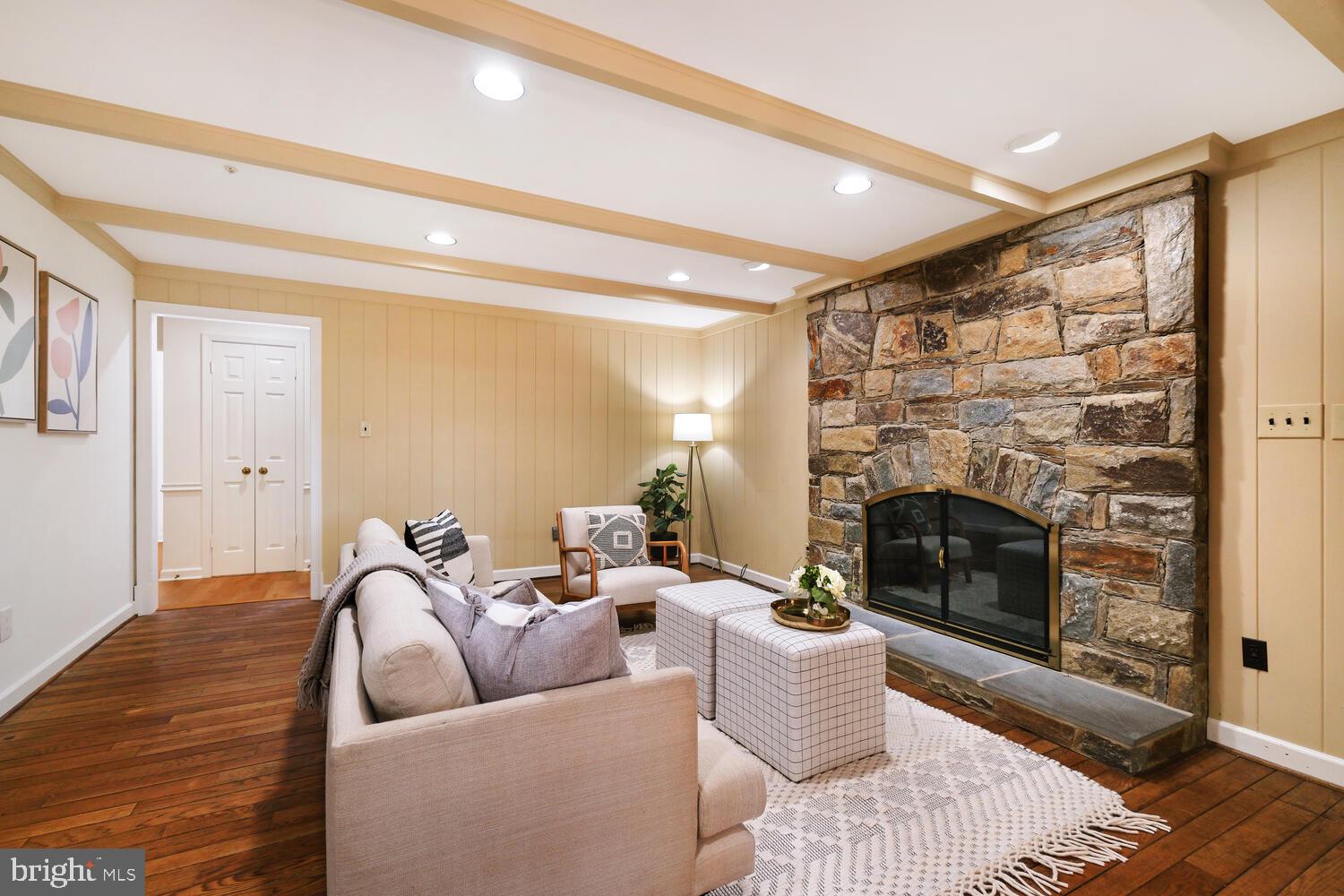 LUXMANOR - Residential