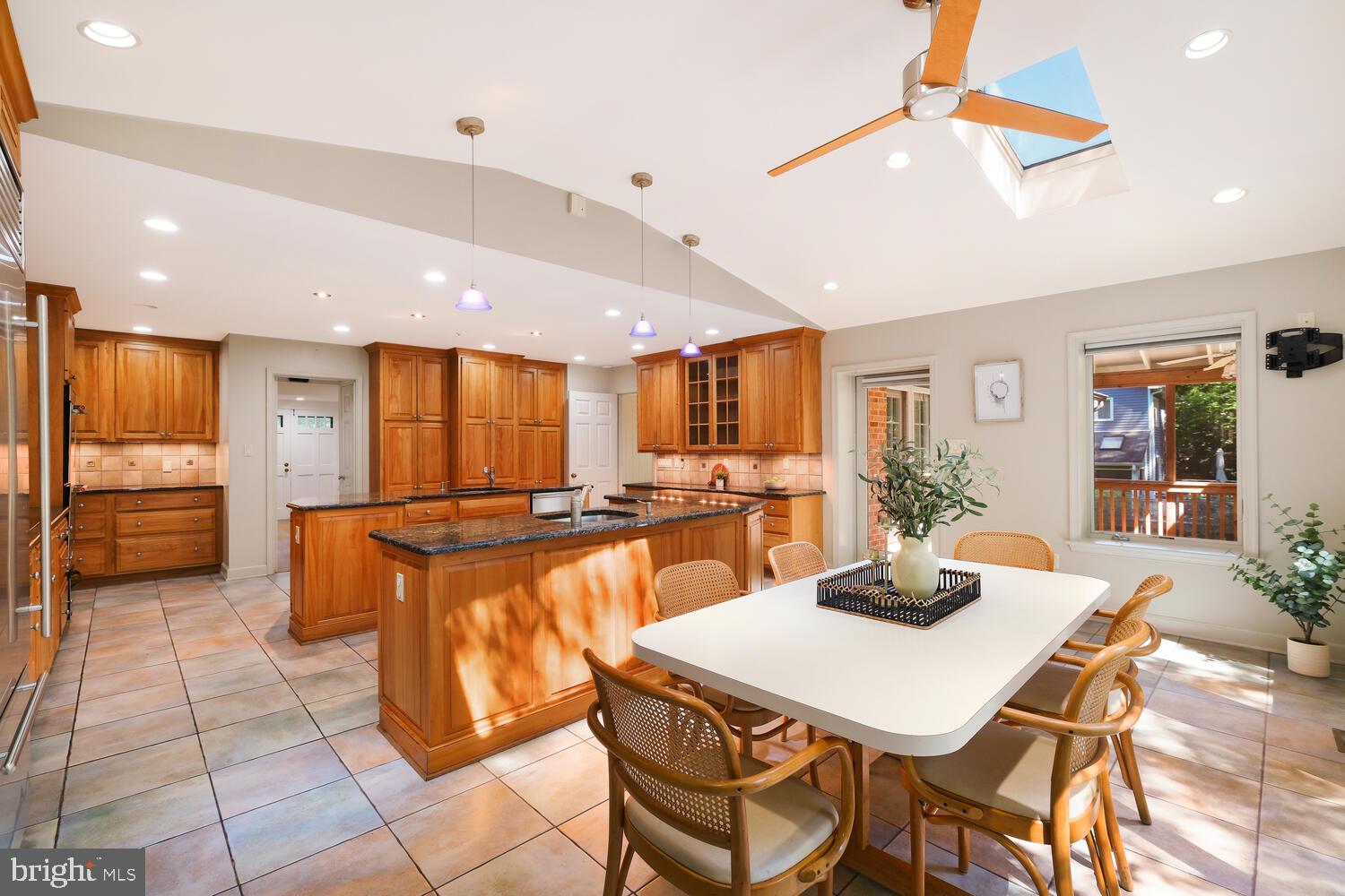 LUXMANOR - Residential