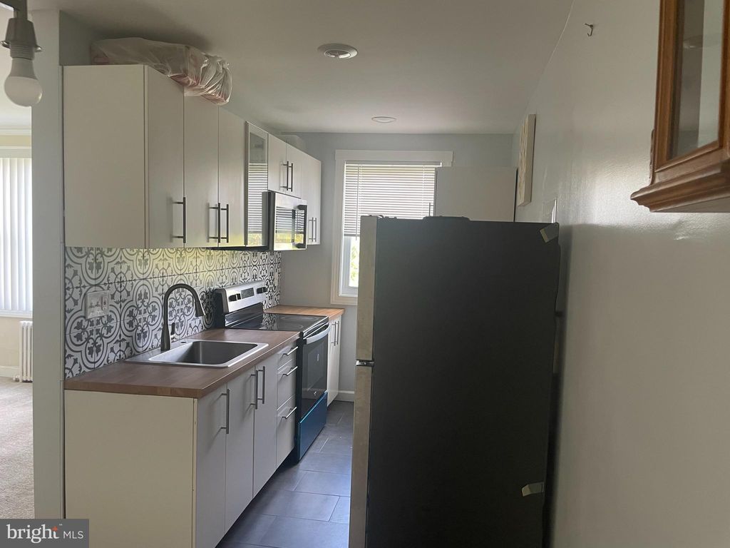 Photo of 512 Ridge Road SE #305, WASHINGTON, DC 20019 (MLS # DCDC2222522)