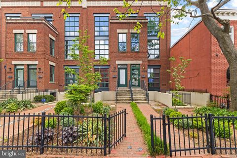 Photo of 526 13th Street SE #B, WASHINGTON, DC 20003 (MLS # DCDC2257656)