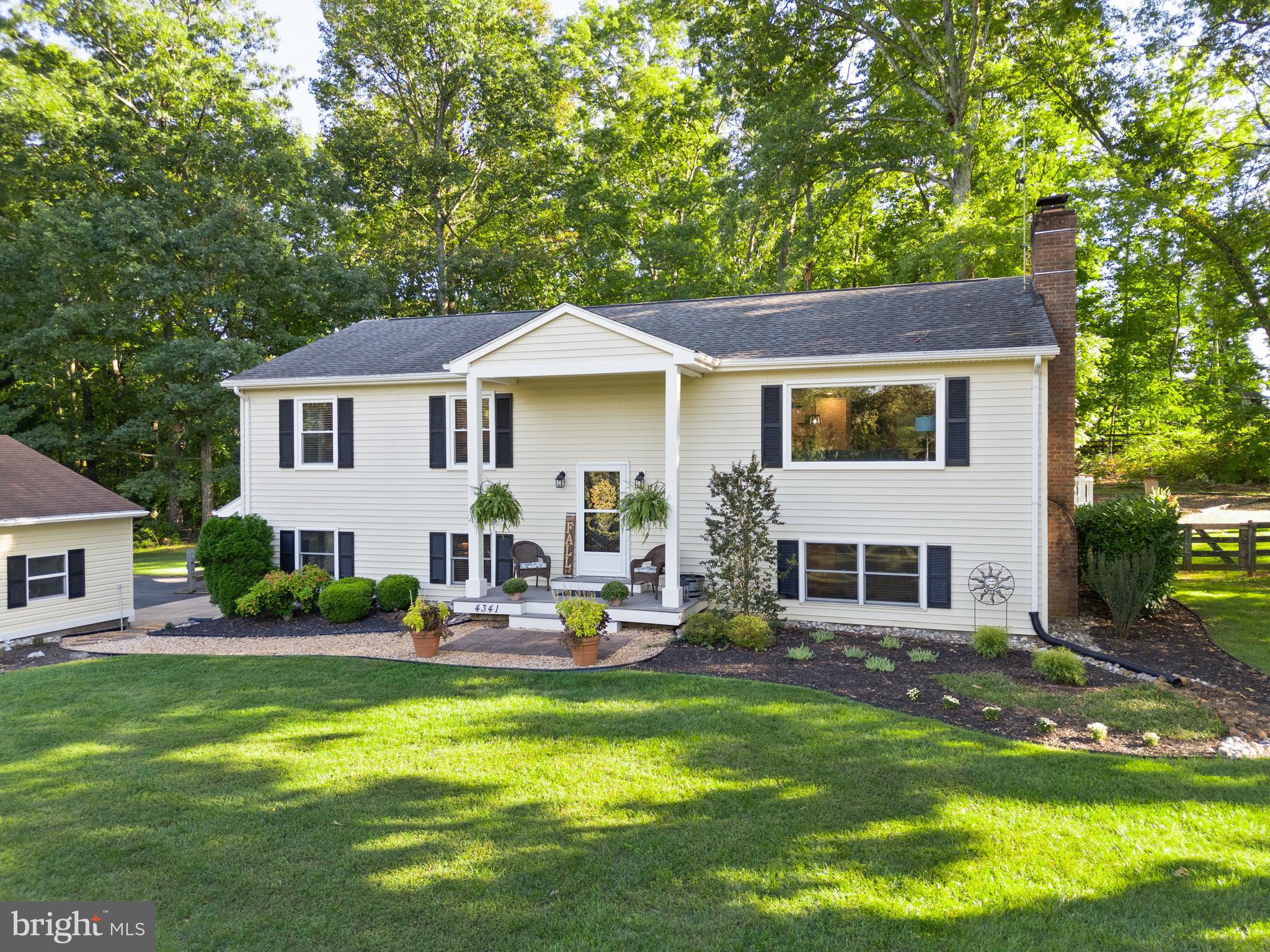 BROKEN HILLS - Residential