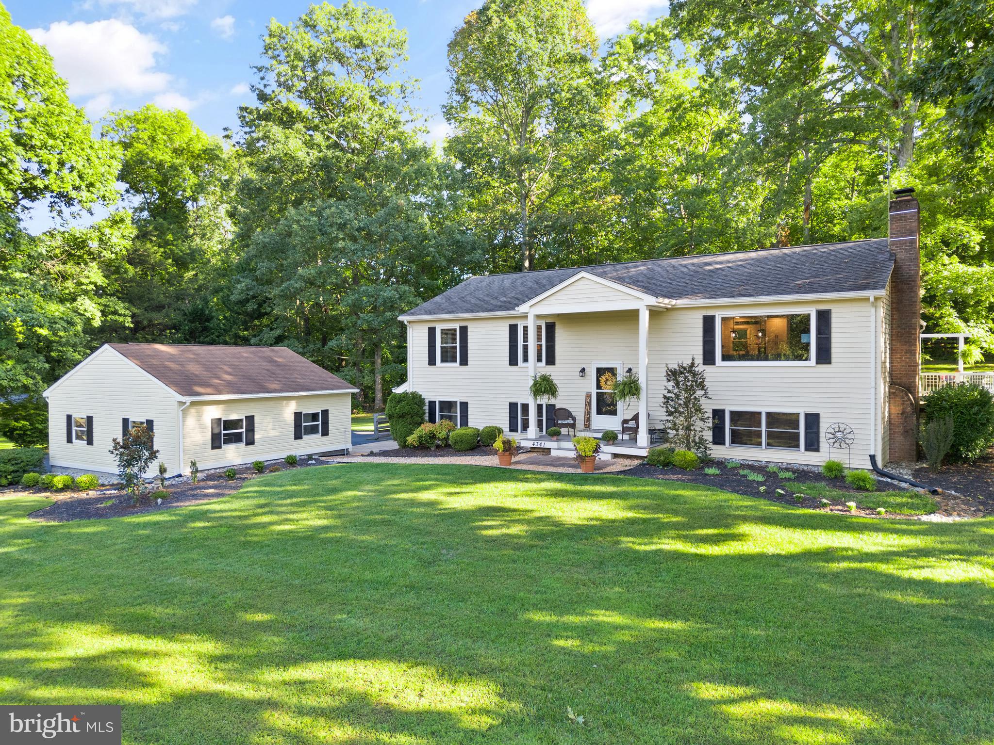 BROKEN HILLS - Residential