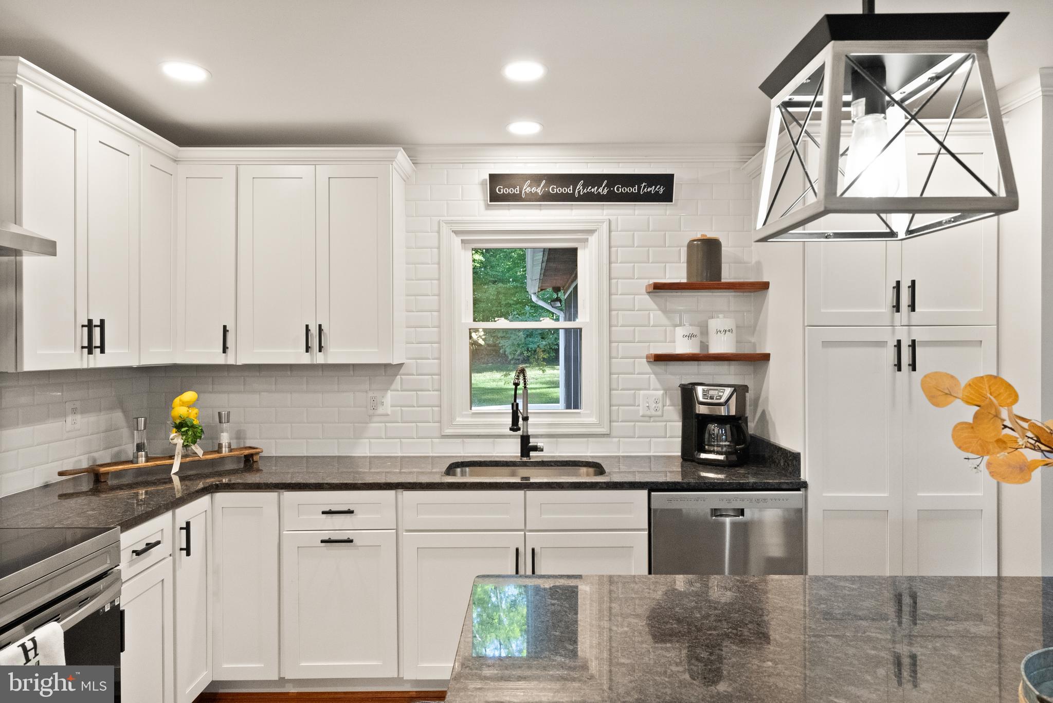 BROKEN HILLS - Residential