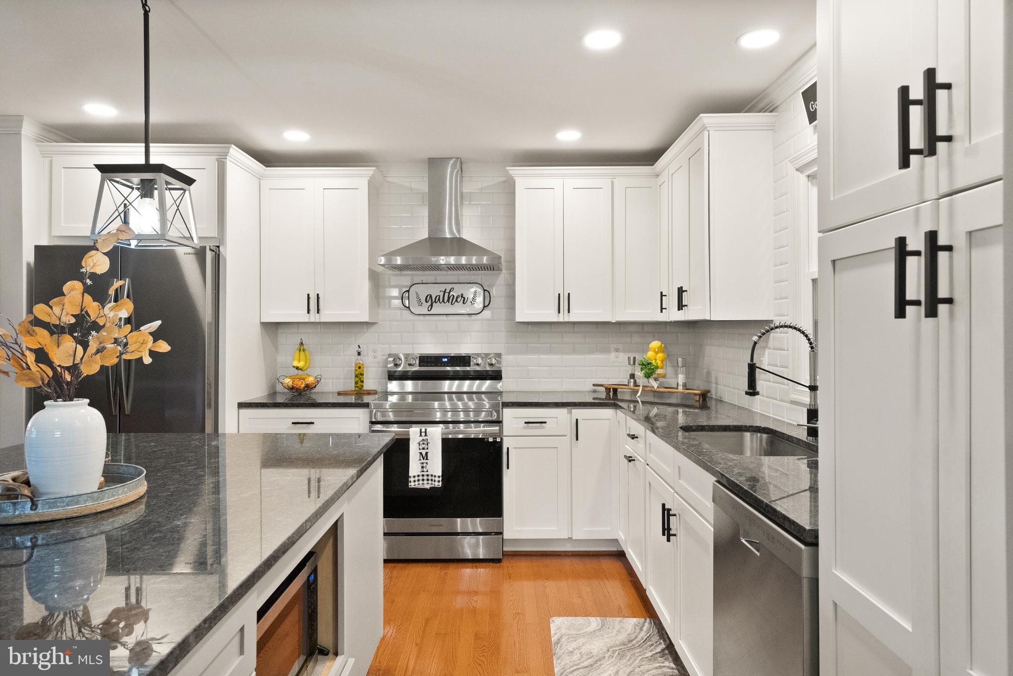 BROKEN HILLS - Residential