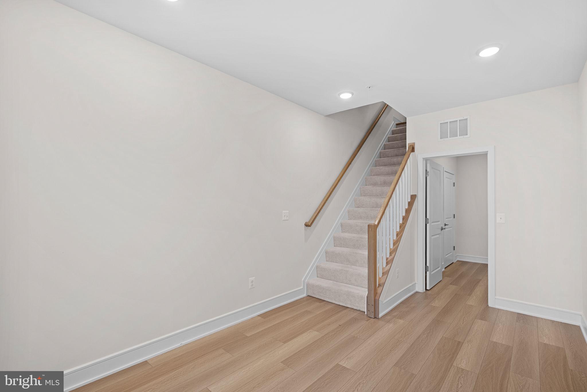 43406 FARRINGDON SQUARE