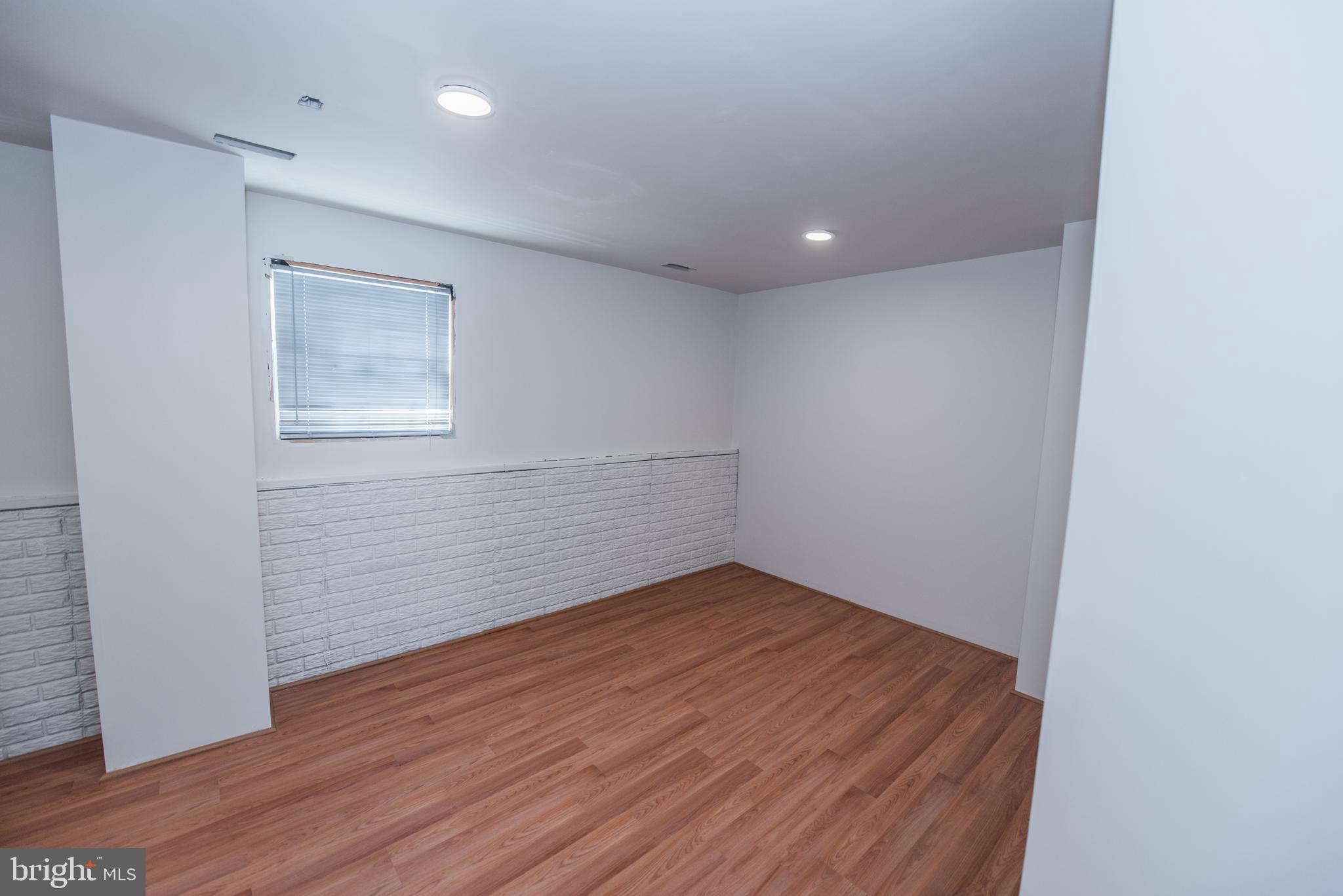 MARSHALL SQUARE - Residential