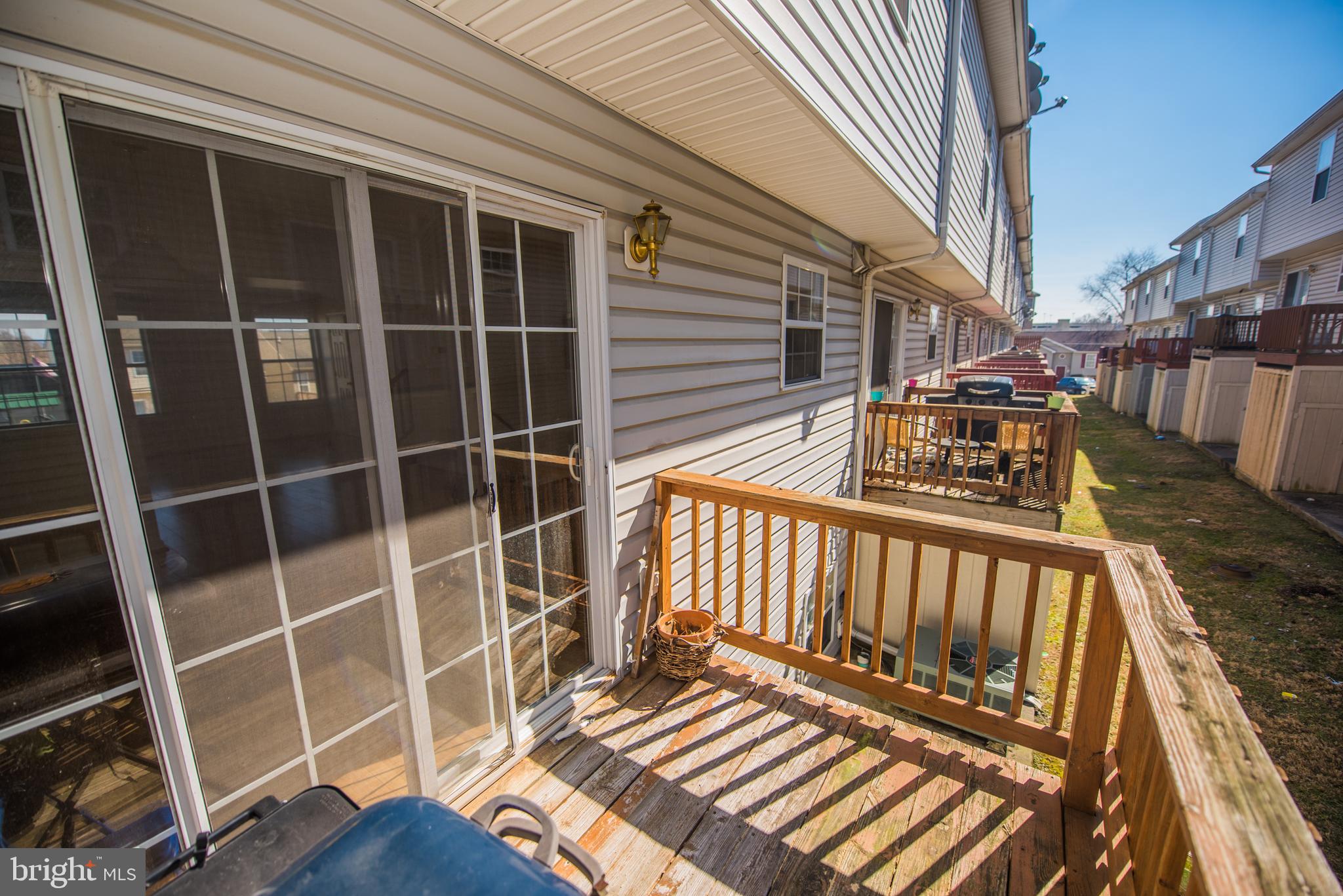 MARSHALL SQUARE - Residential