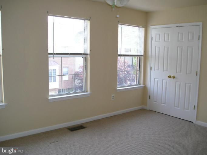 MCNAIR FARMS LANDBAY - Residential Lease