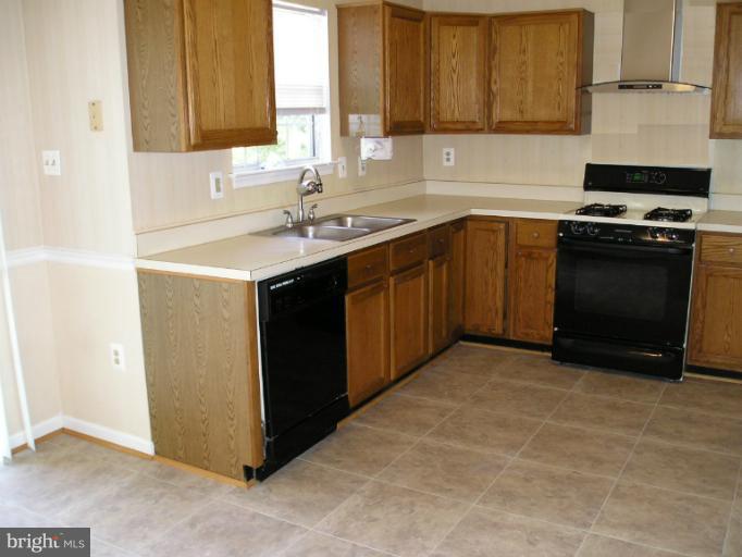 MCNAIR FARMS LANDBAY - Residential Lease