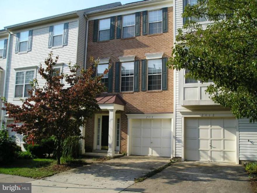 Spacious Townhome in McNair Farms. Large kitchen w/eat in area, plenty of cabinets, new hardwoods on main level, some newer appliances & SGD to wooden deck. Lower level Family Rm w/fireplace & walkout to fenced backyard. Nice sized Master BR w/2 closets & private bath w/soaking tub. Close to shopping, restaurants, recreation, & commuter lots. Pets will be considered case by case.