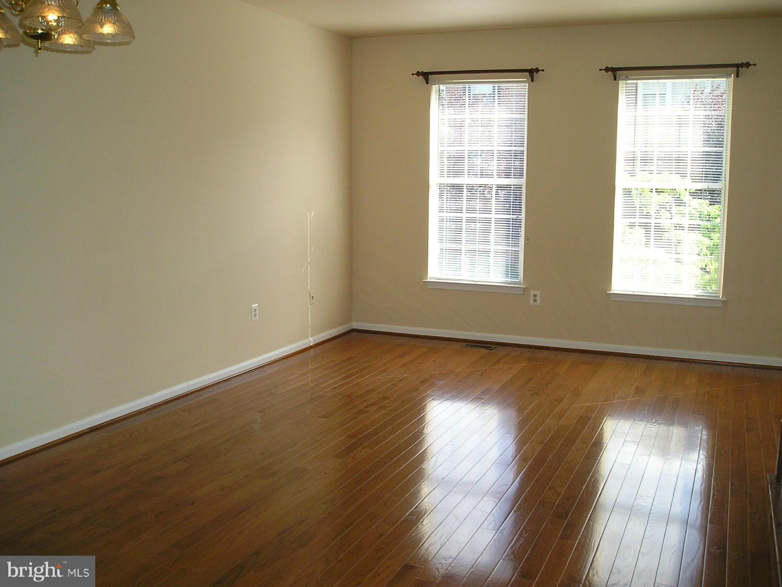 MCNAIR FARMS LANDBAY - Residential Lease