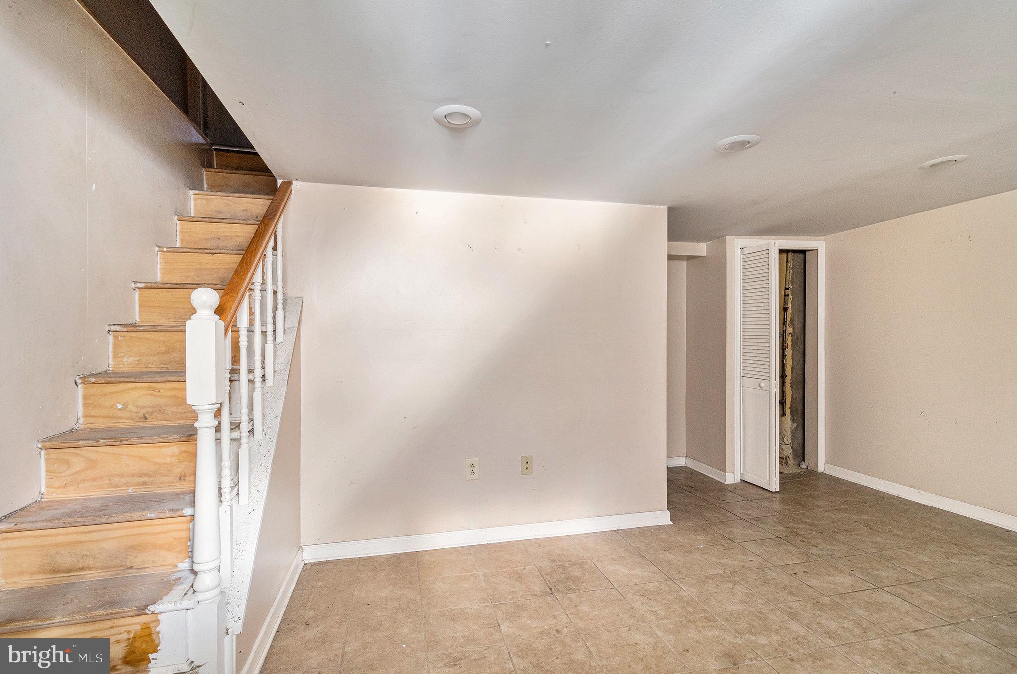 OXFORD CIRCLE - Residential