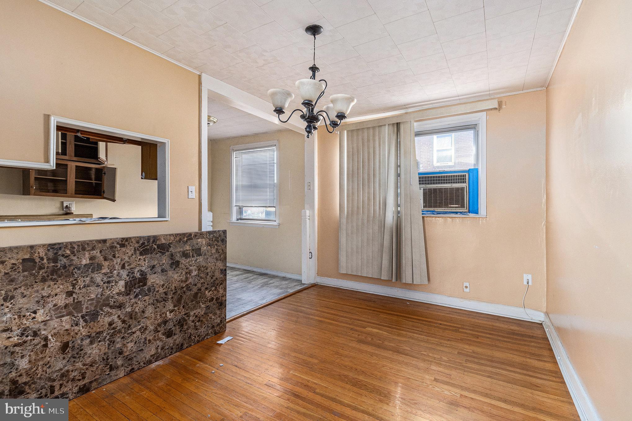 OXFORD CIRCLE - Residential