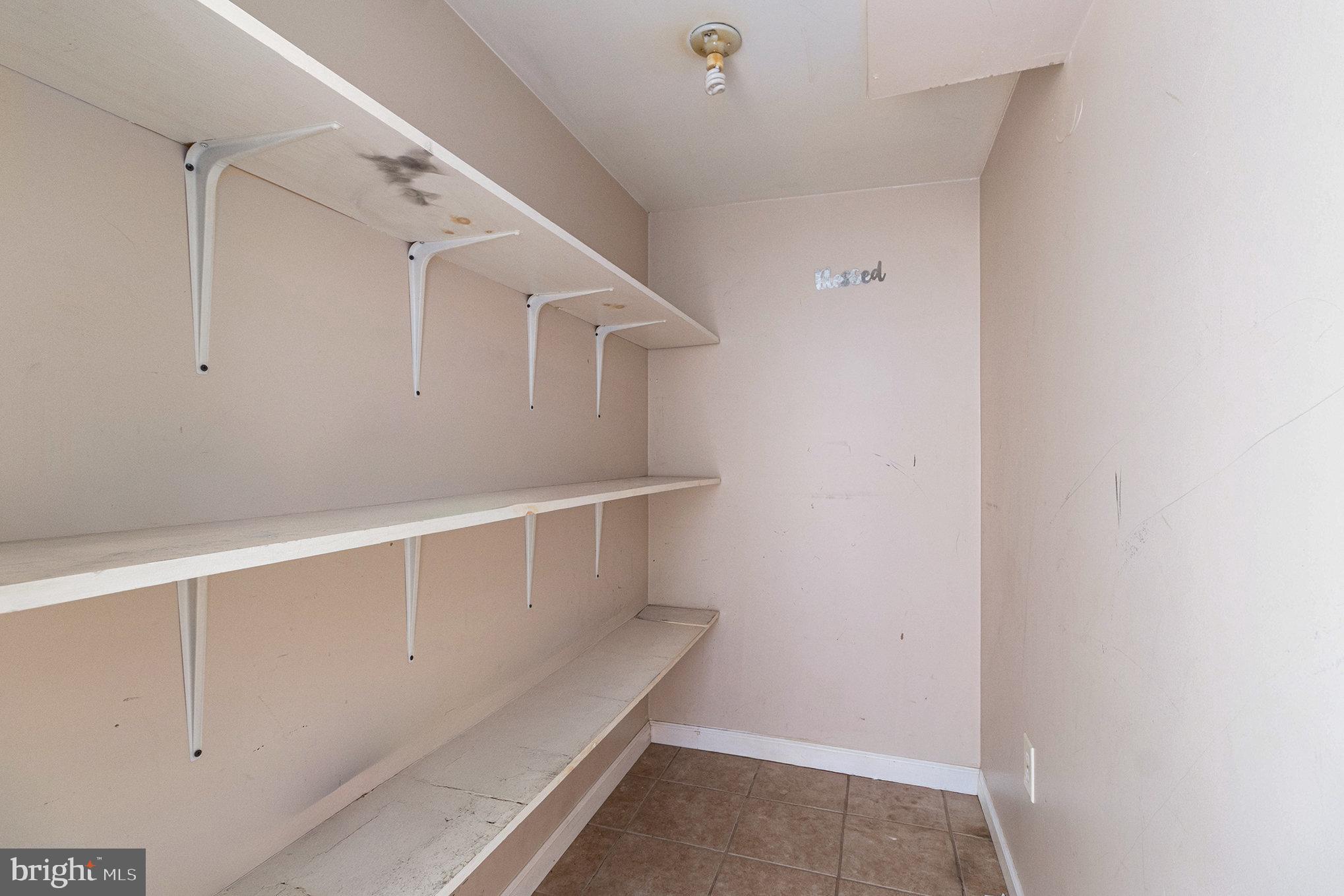 OXFORD CIRCLE - Residential