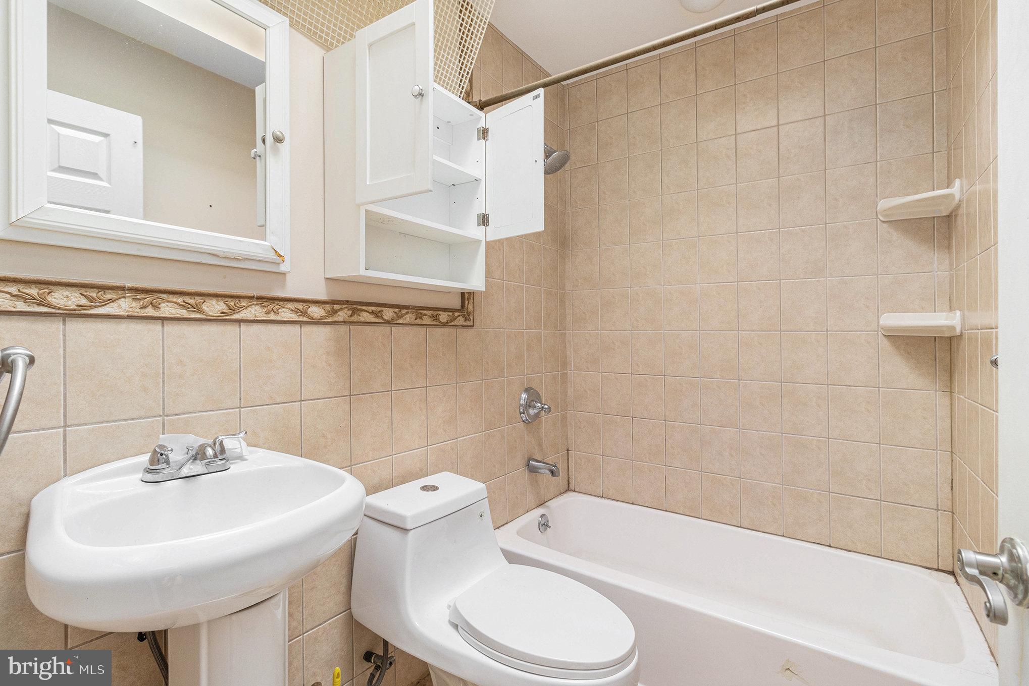 OXFORD CIRCLE - Residential