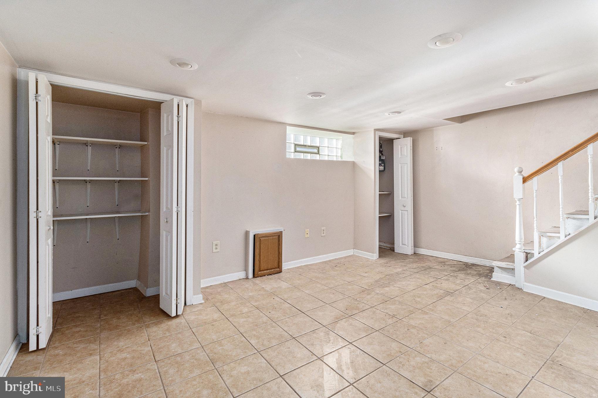 OXFORD CIRCLE - Residential