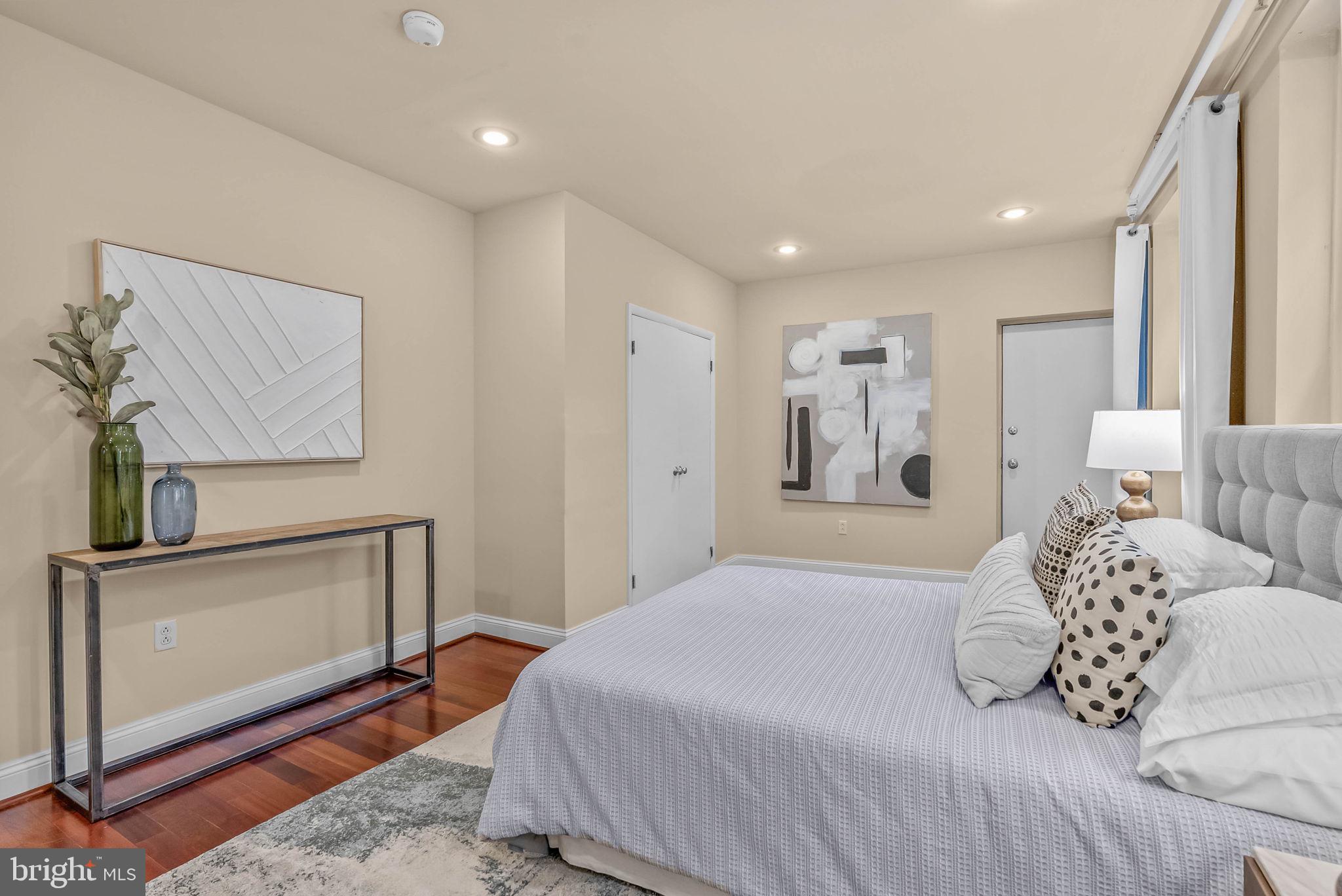 GRADUATE HOSPITAL - Residential