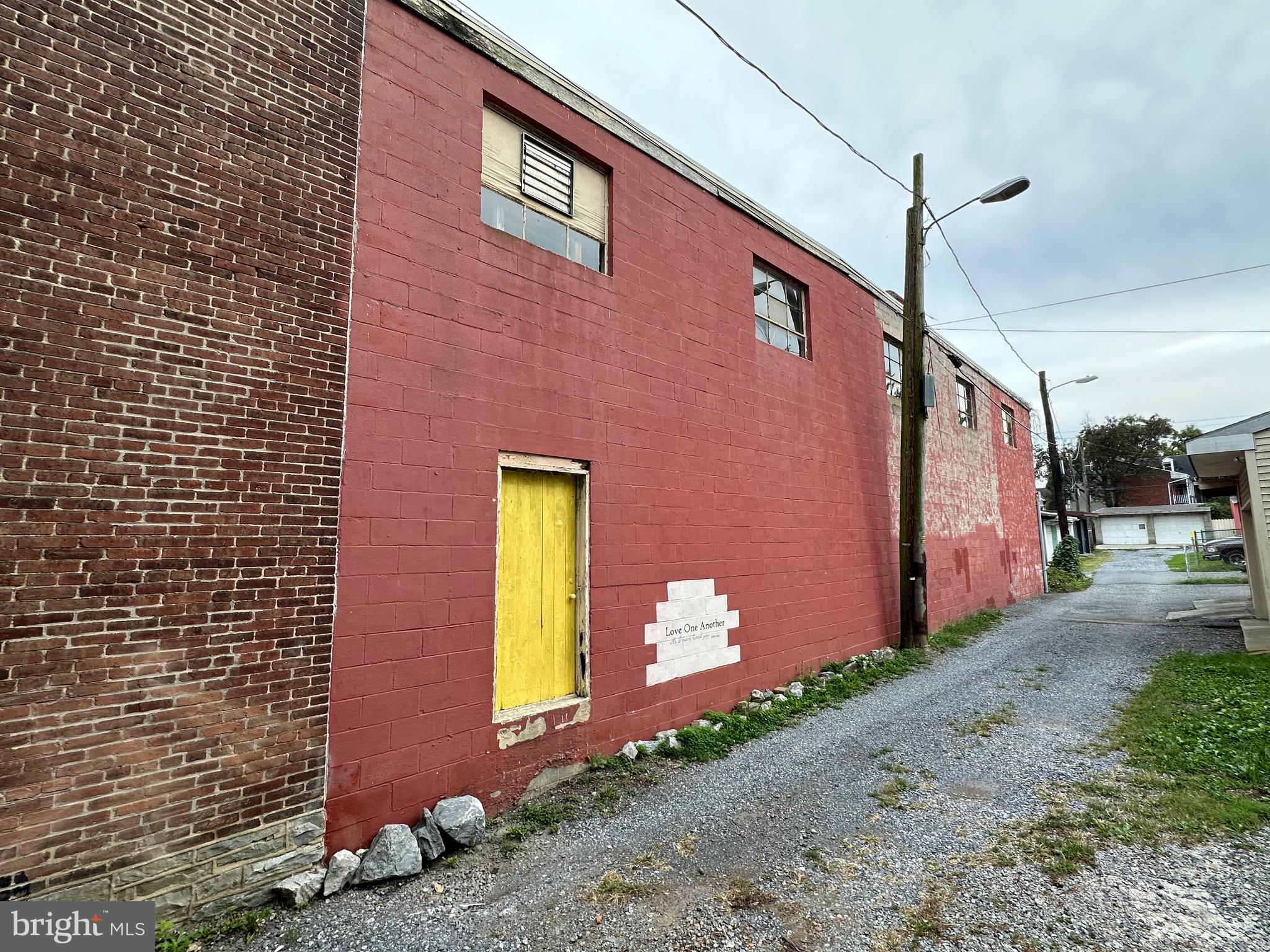 CHESTNUT HILL - Commercial Sale