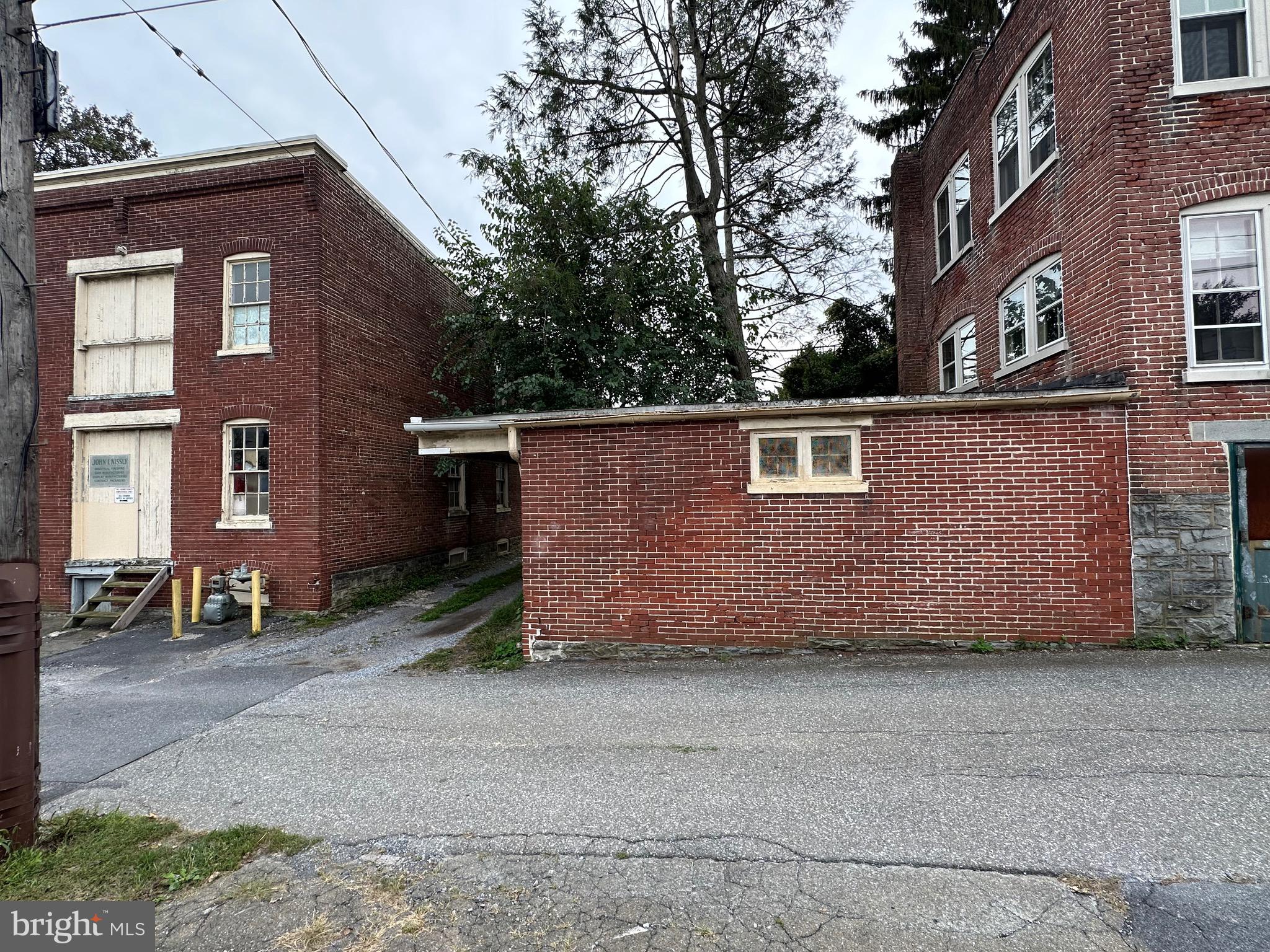 CHESTNUT HILL - Commercial Sale