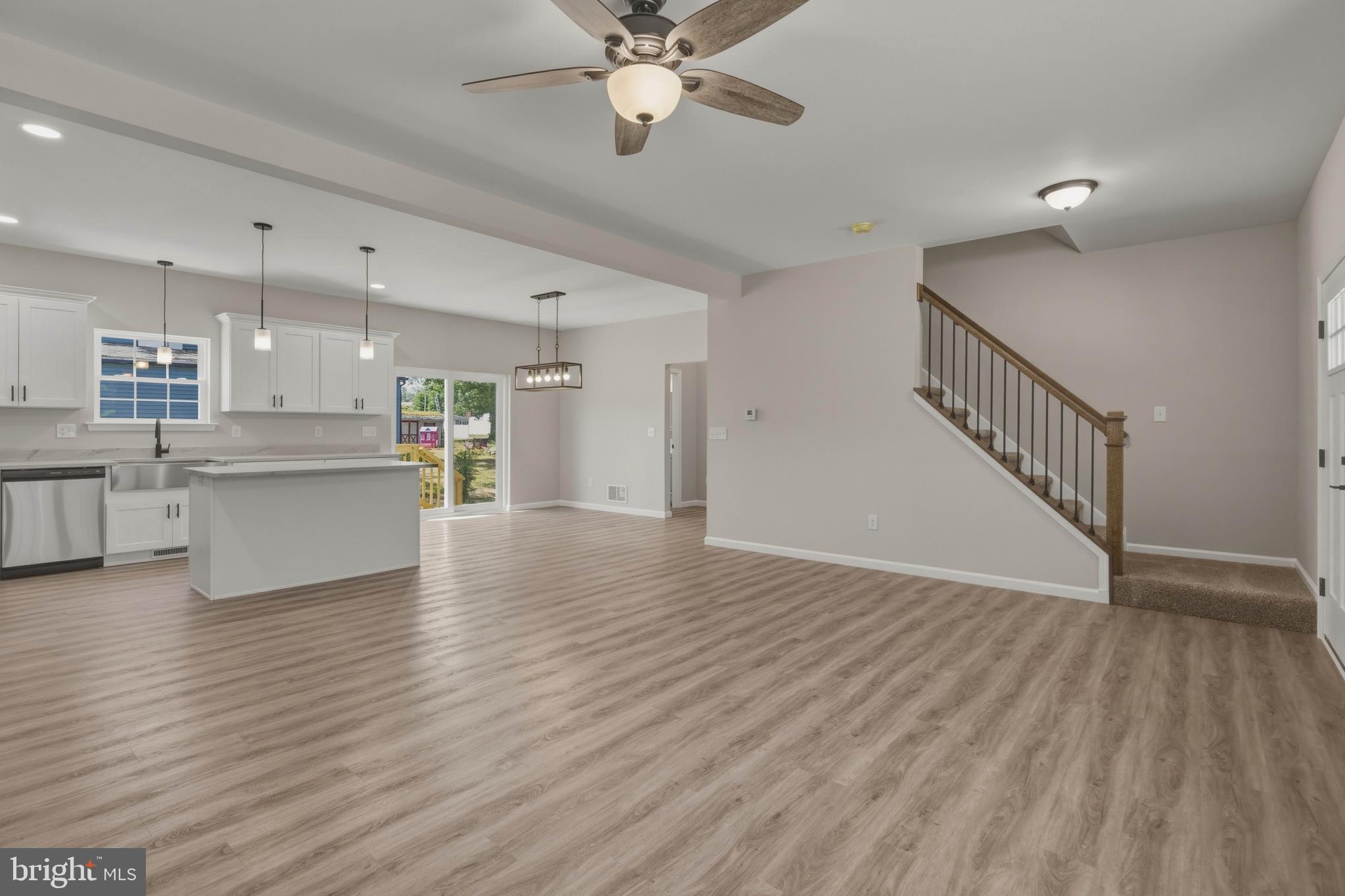 211 STOTESBURY AVENUE - Photo 4