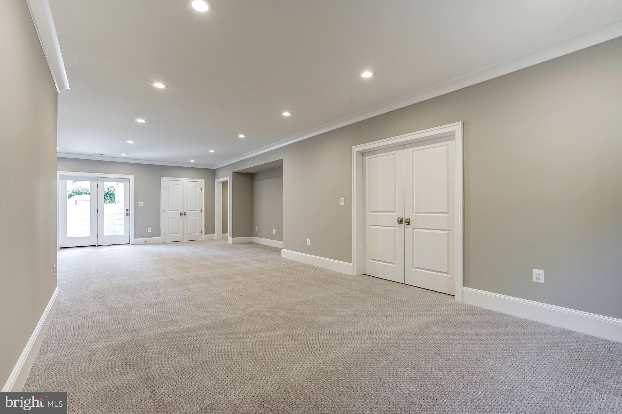 VIENNA WOODS - Residential