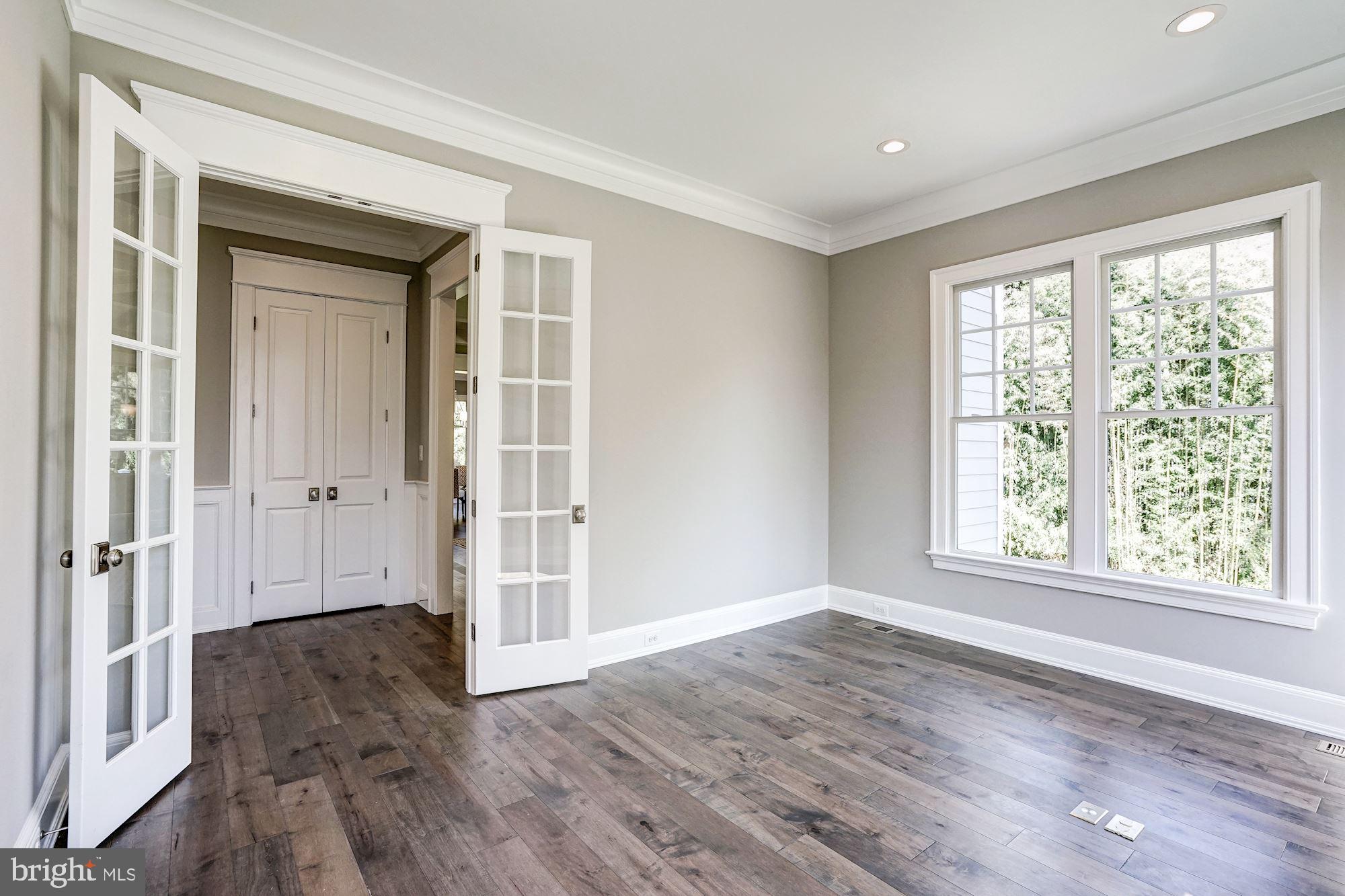 VIENNA WOODS - Residential