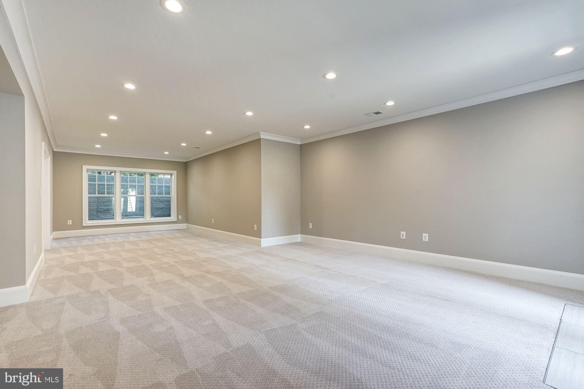 VIENNA WOODS - Residential