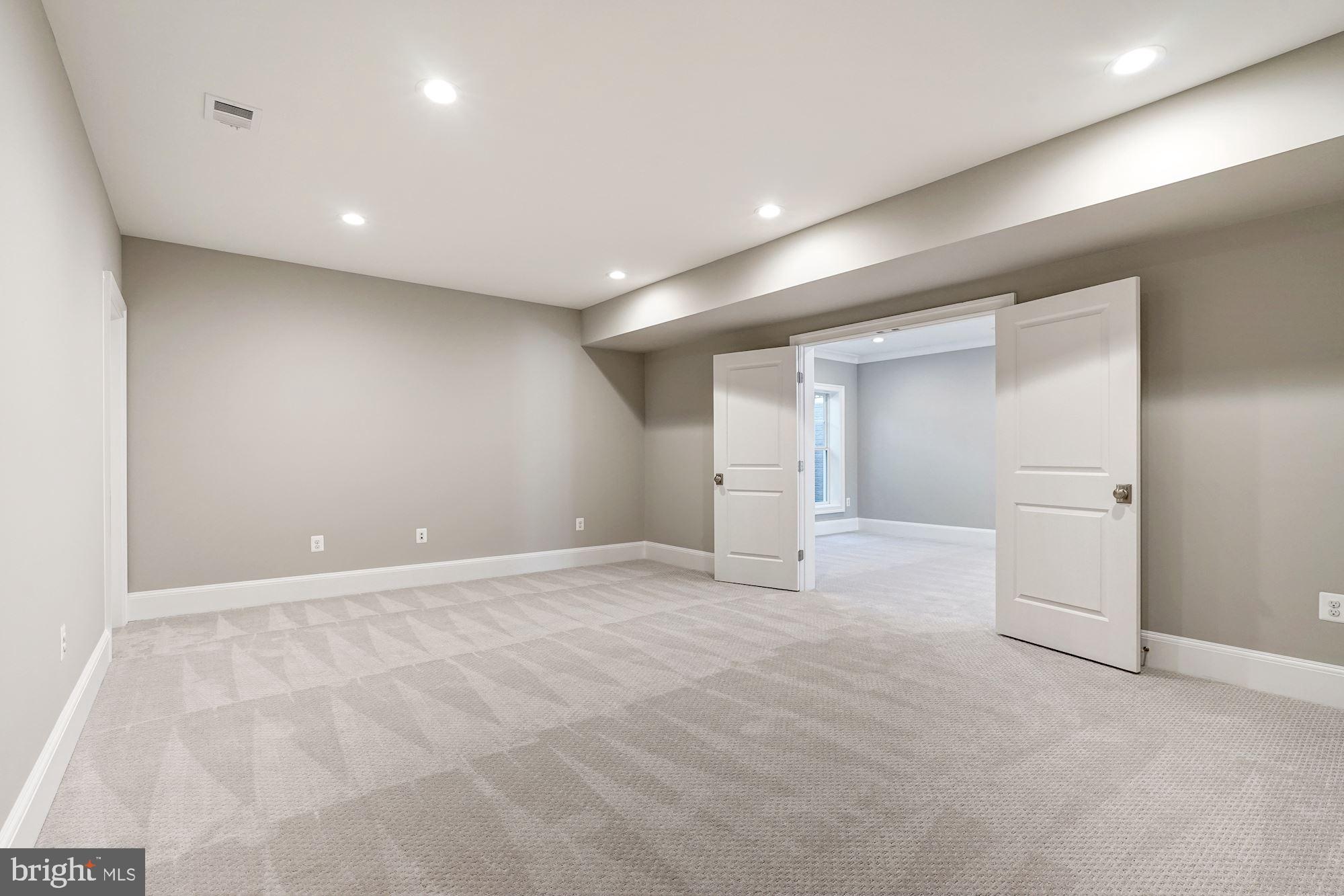 VIENNA WOODS - Residential