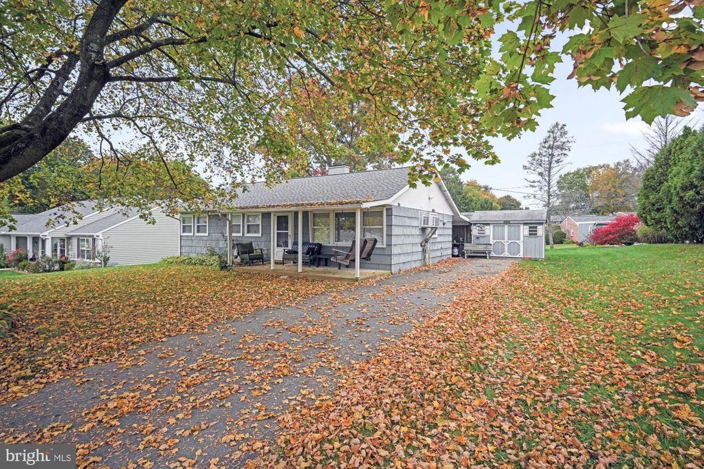 Photo of 1923 BLUE RIDGE DR, LANCASTER, PA 17603 (MLS # PALA2026446)