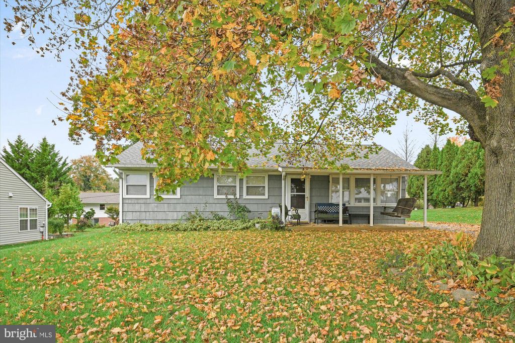 Photo of 1923 BLUE RIDGE DR, LANCASTER, PA 17603 (MLS # PALA2026446)